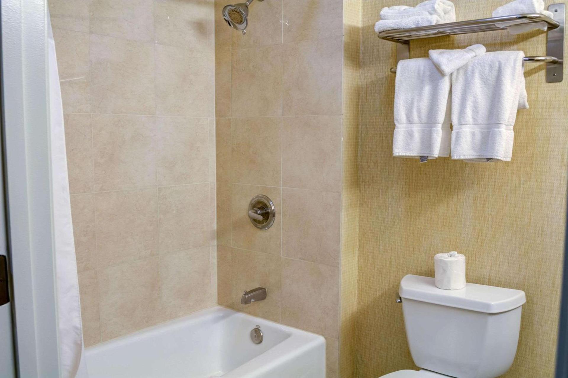 Tilt Hotel Universal-Hollywood, an AGA Collection Hotel photo 16