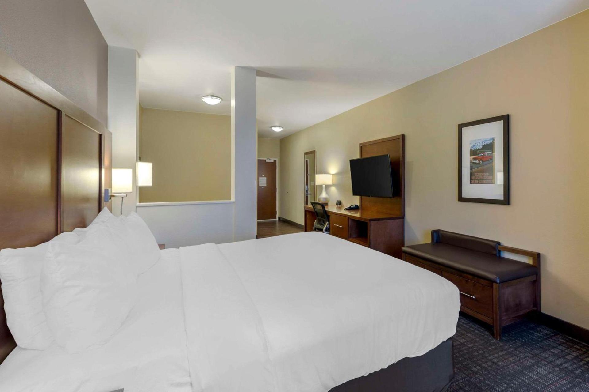 Comfort Suites Loveland photo 13