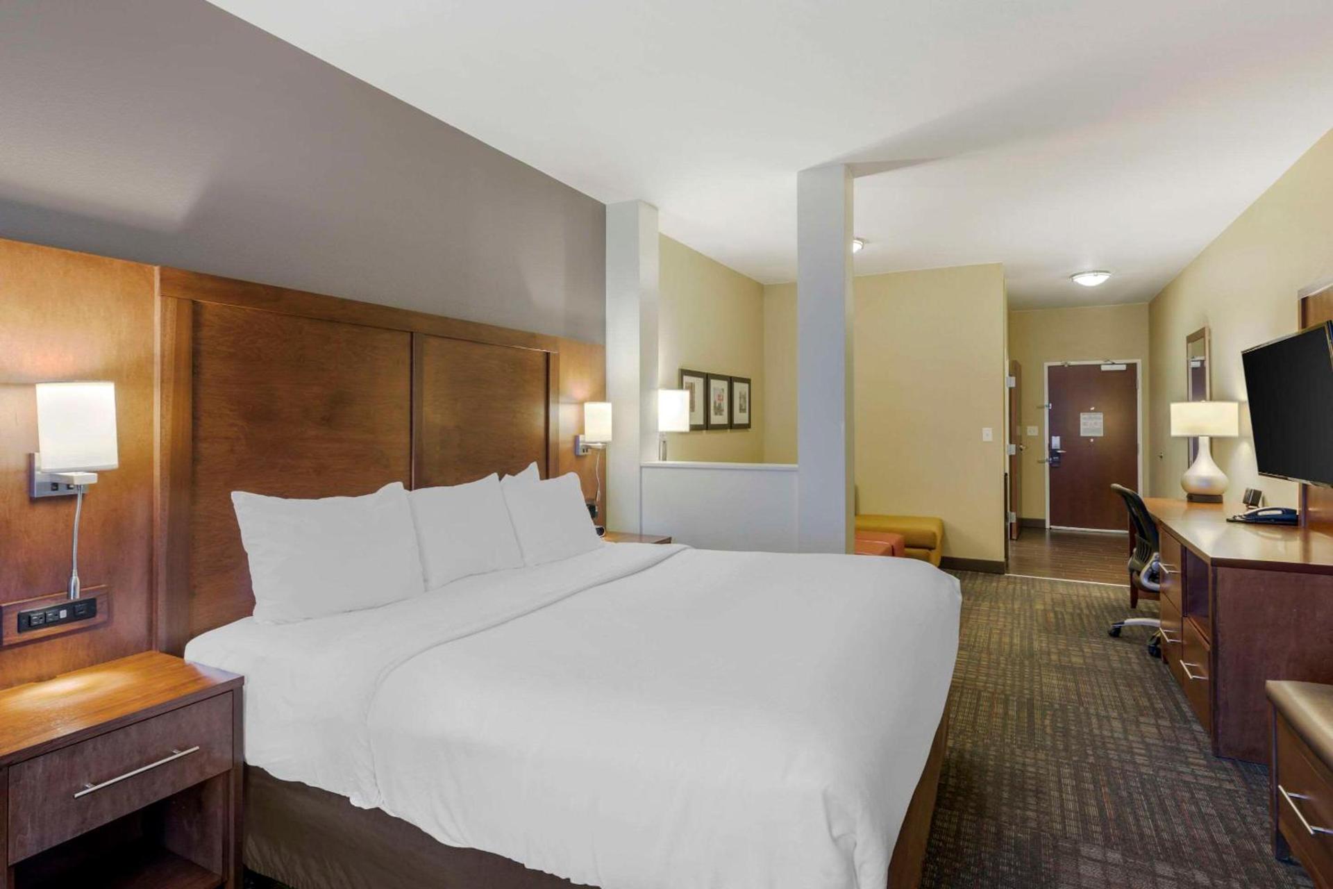 Comfort Suites Loveland photo 12