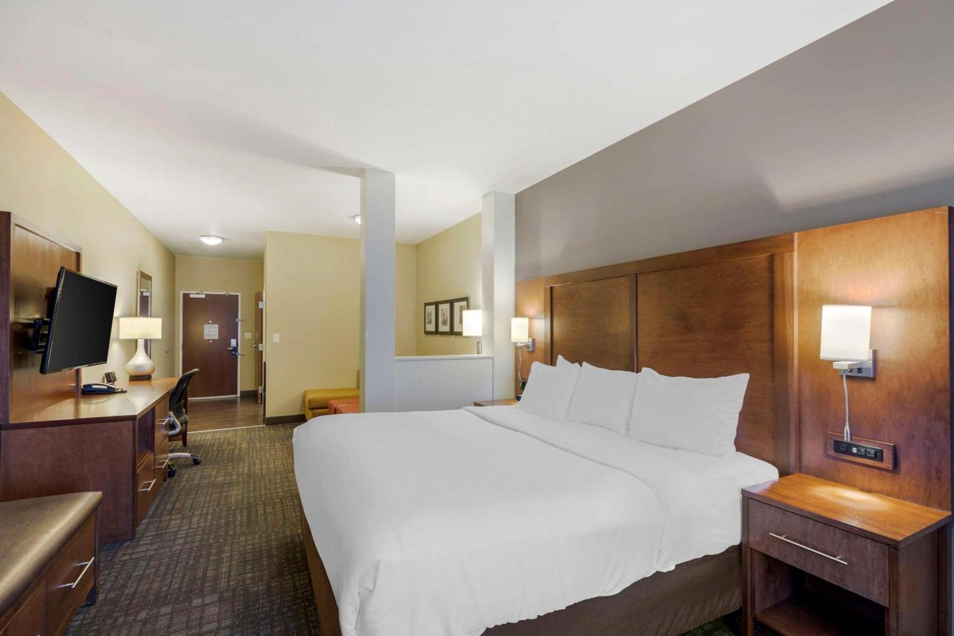 Comfort Suites Loveland photo 16