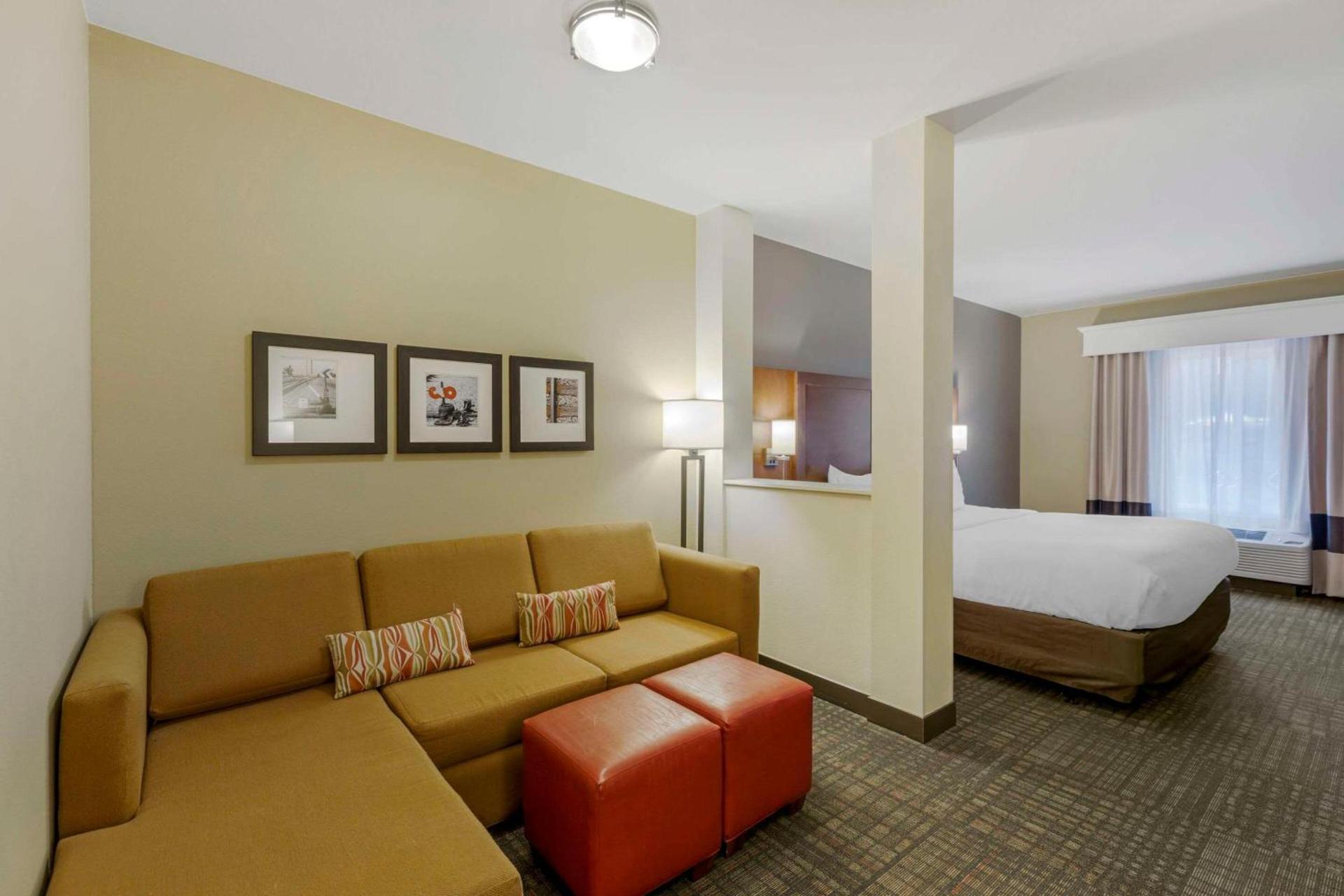 Comfort Suites Loveland photo 18
