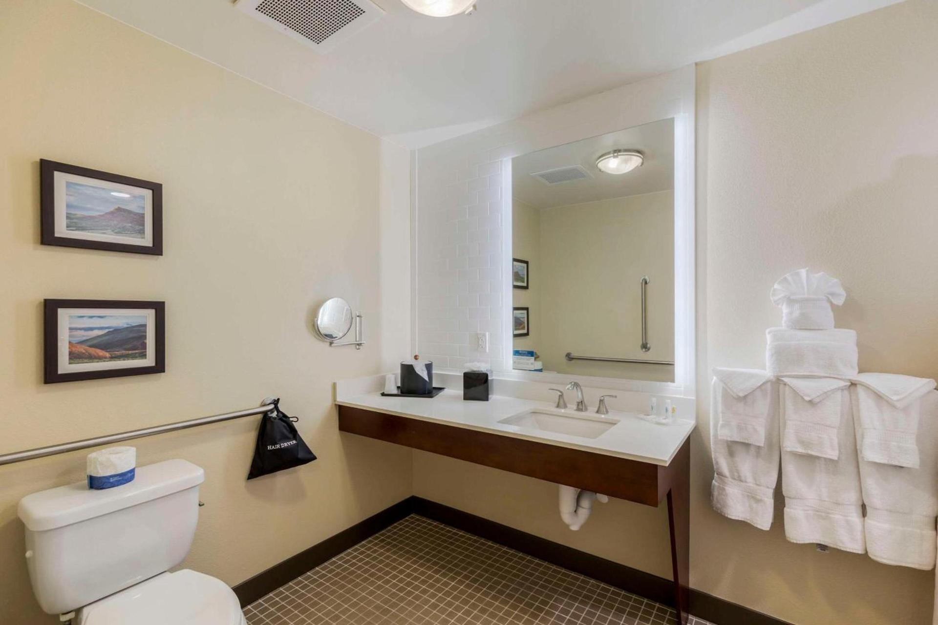 Comfort Suites Loveland photo 19
