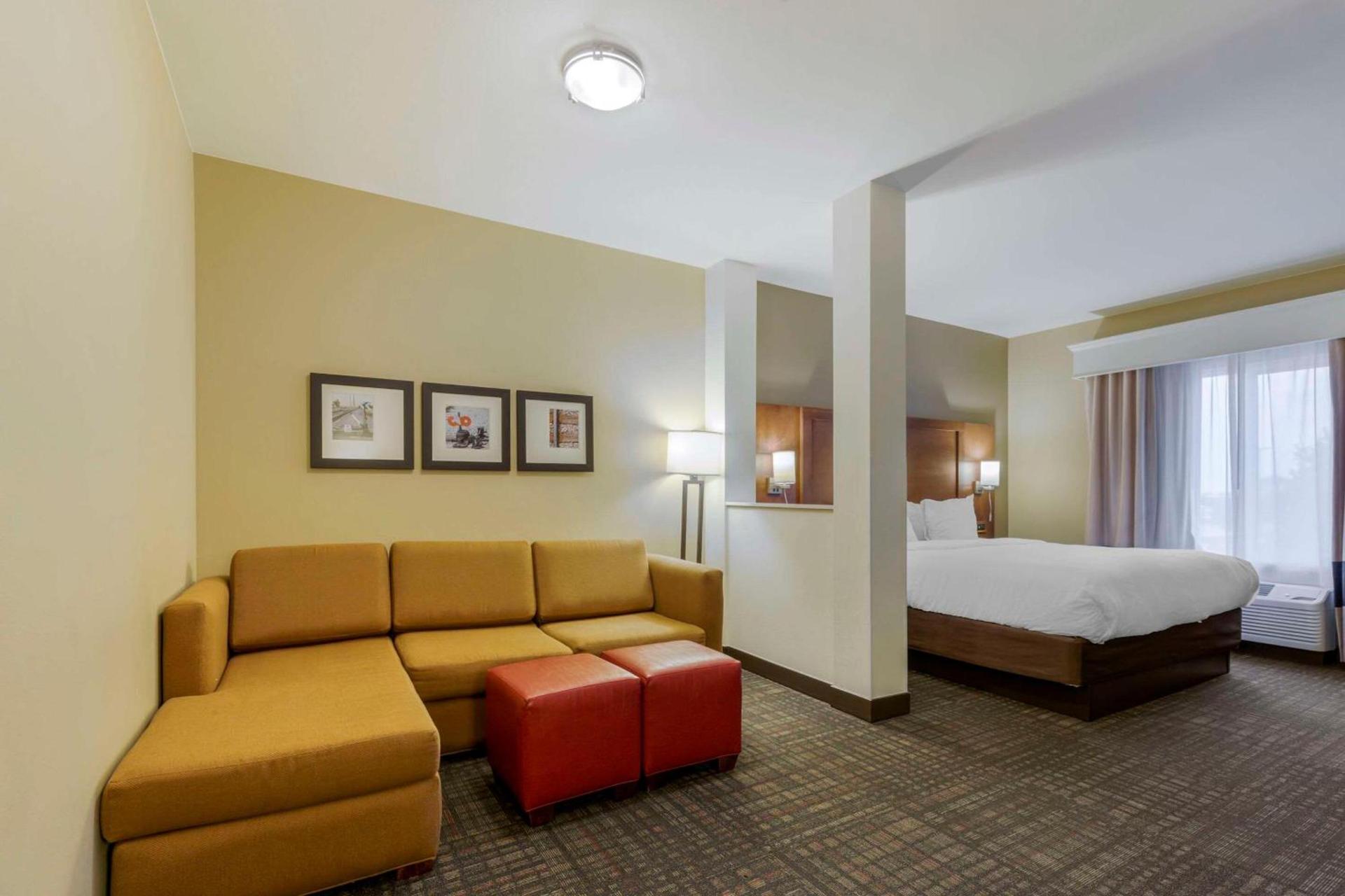 Comfort Suites Loveland photo 22