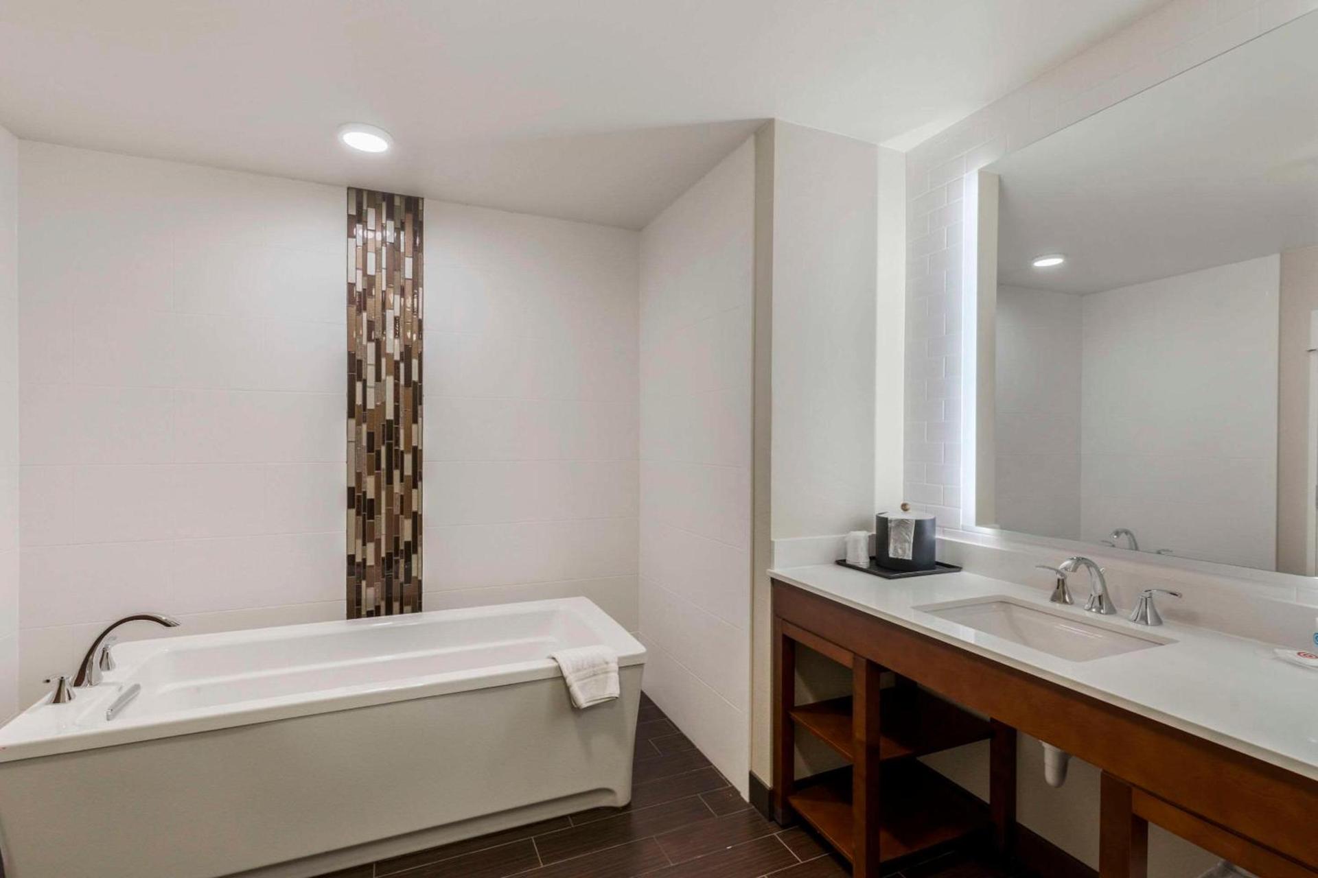 Comfort Suites Loveland photo 23
