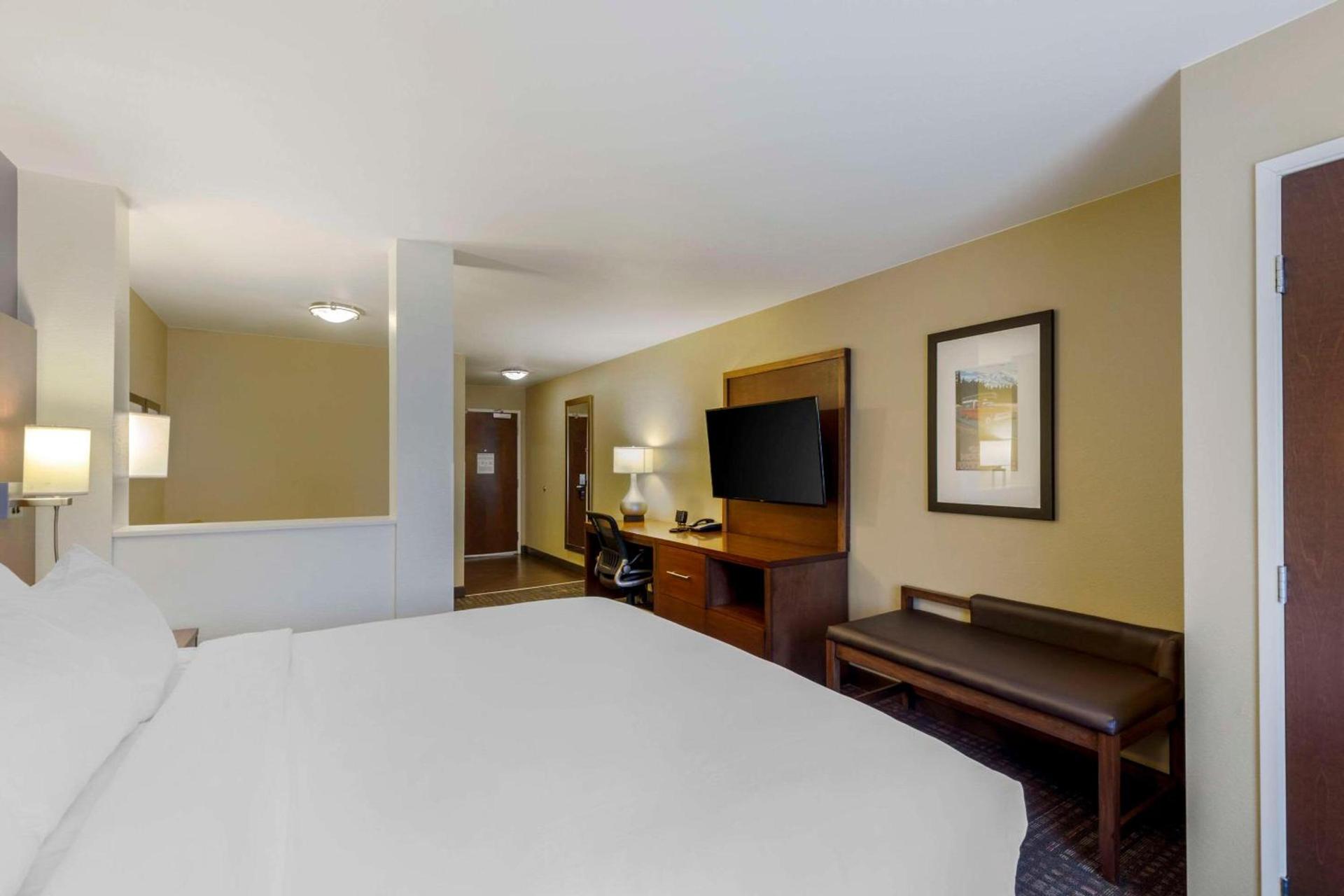 Comfort Suites Loveland photo 24