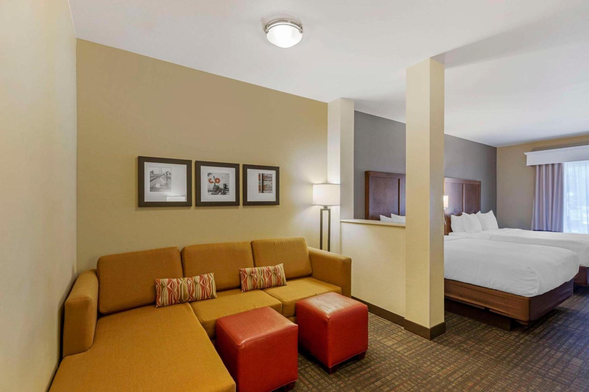 Comfort Suites Loveland photo 28