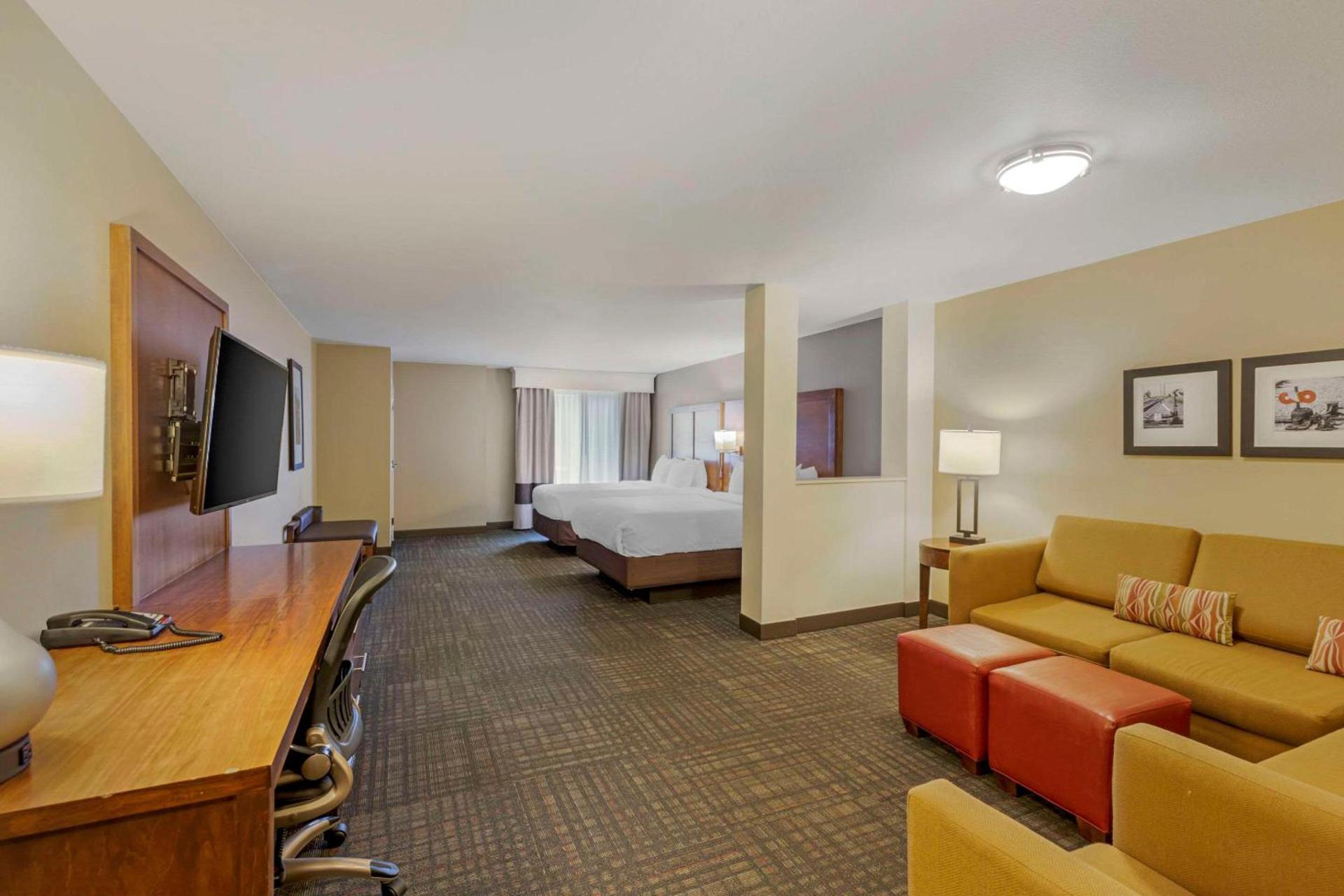 Comfort Suites Loveland photo 31