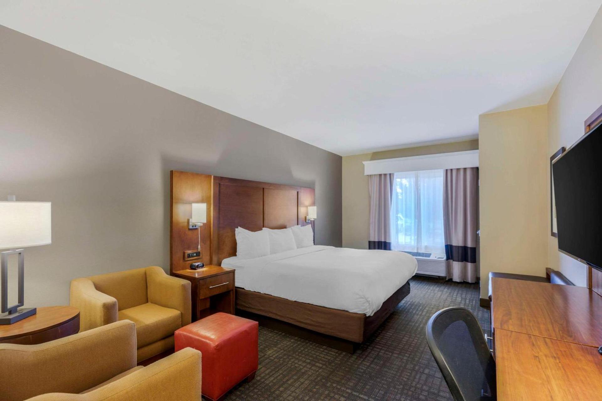 Comfort Suites Loveland photo 38