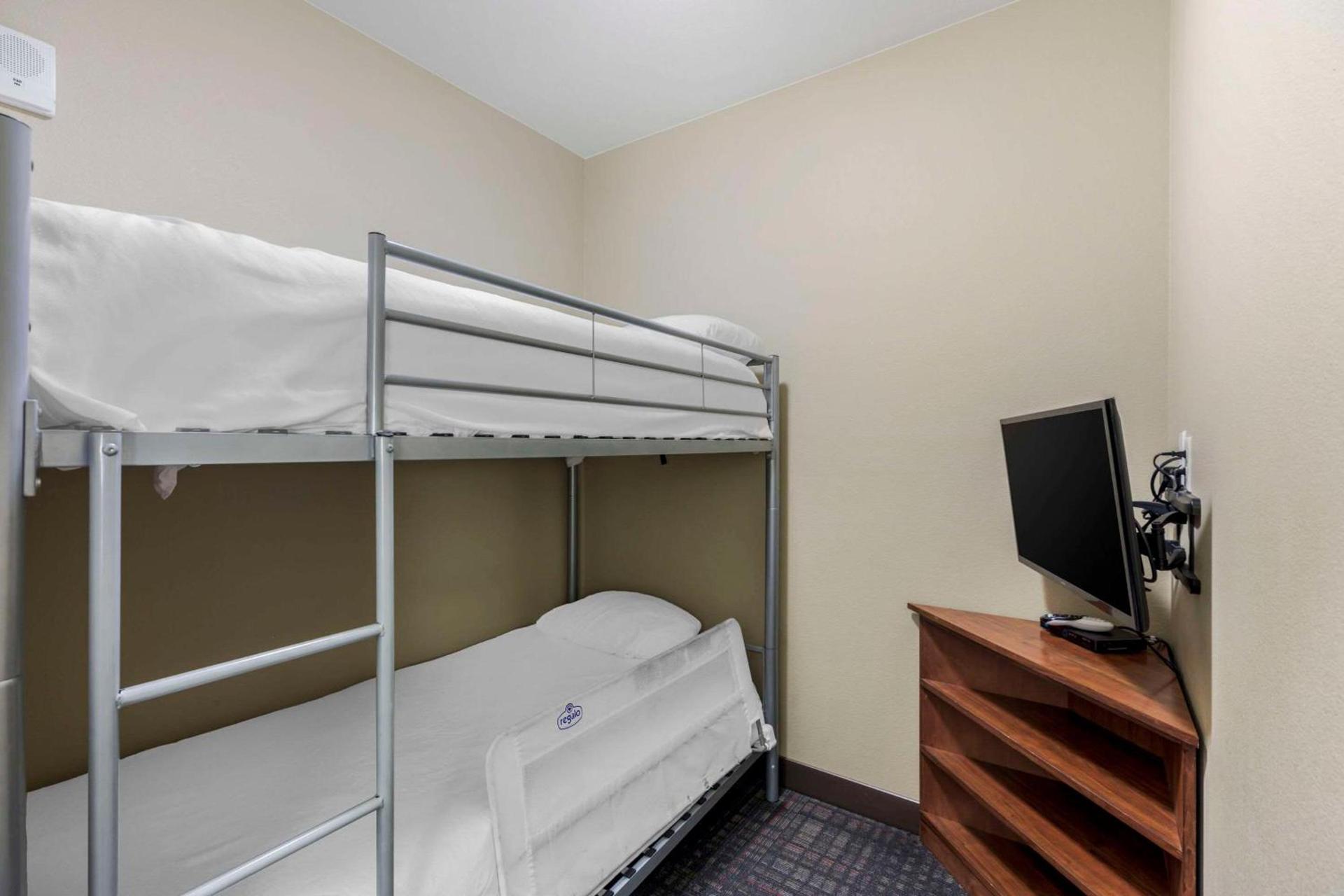 Comfort Suites Loveland photo 39