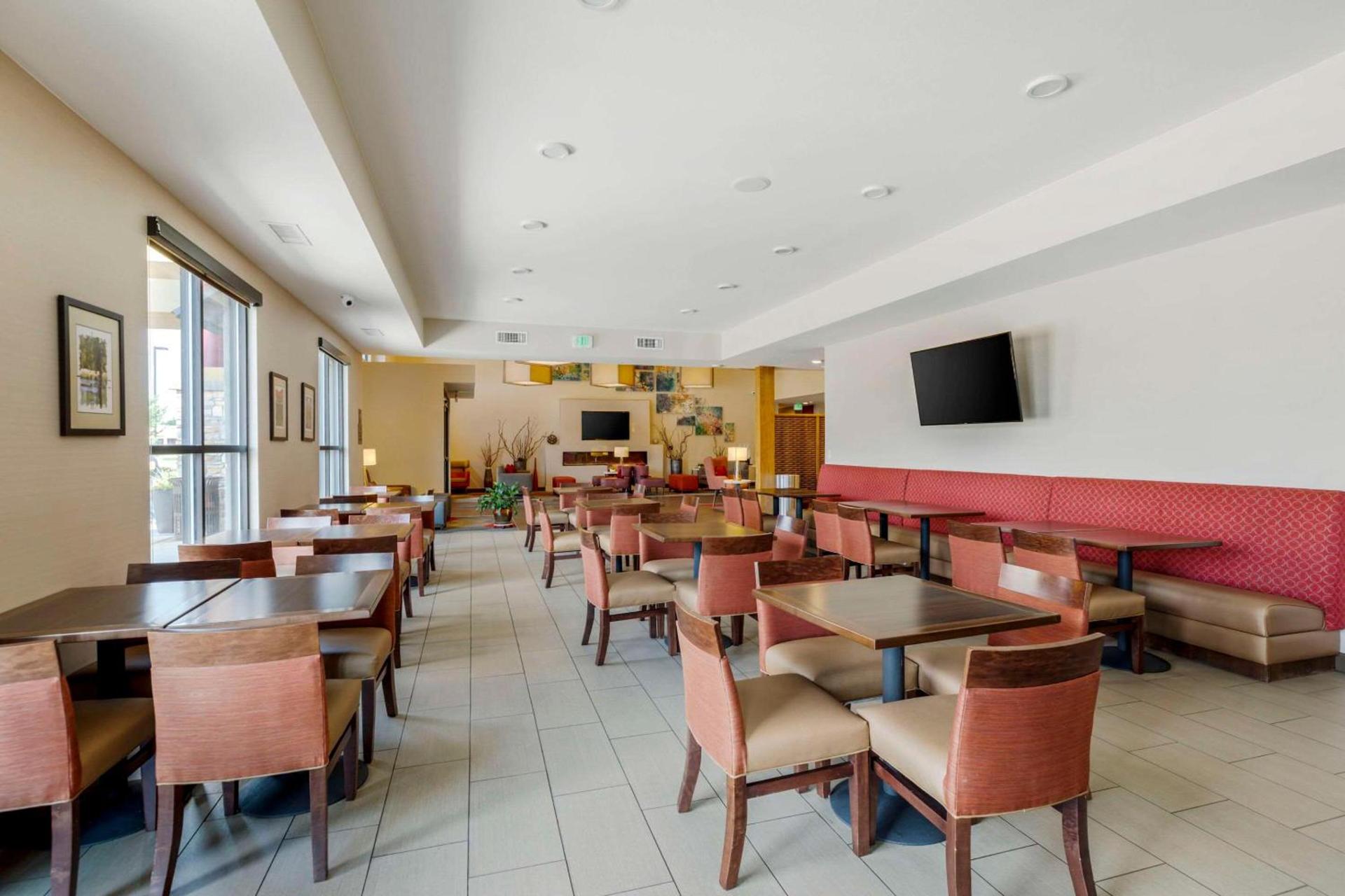Comfort Suites Loveland photo 53