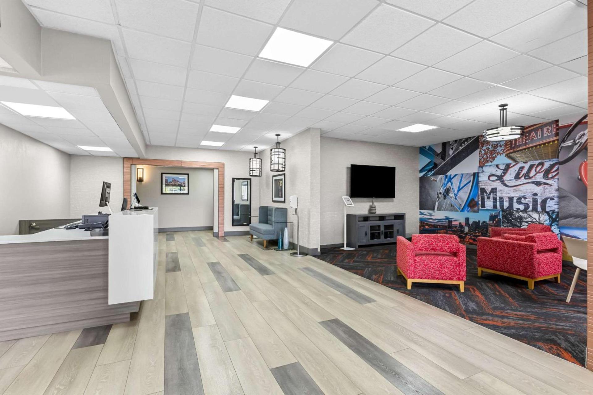 Clarion Pointe Franklin - Nashville Area photo 2