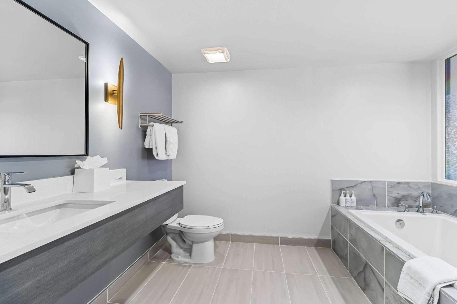 Hourglass Hotel, Trademark Collection by Wyndham photo 18