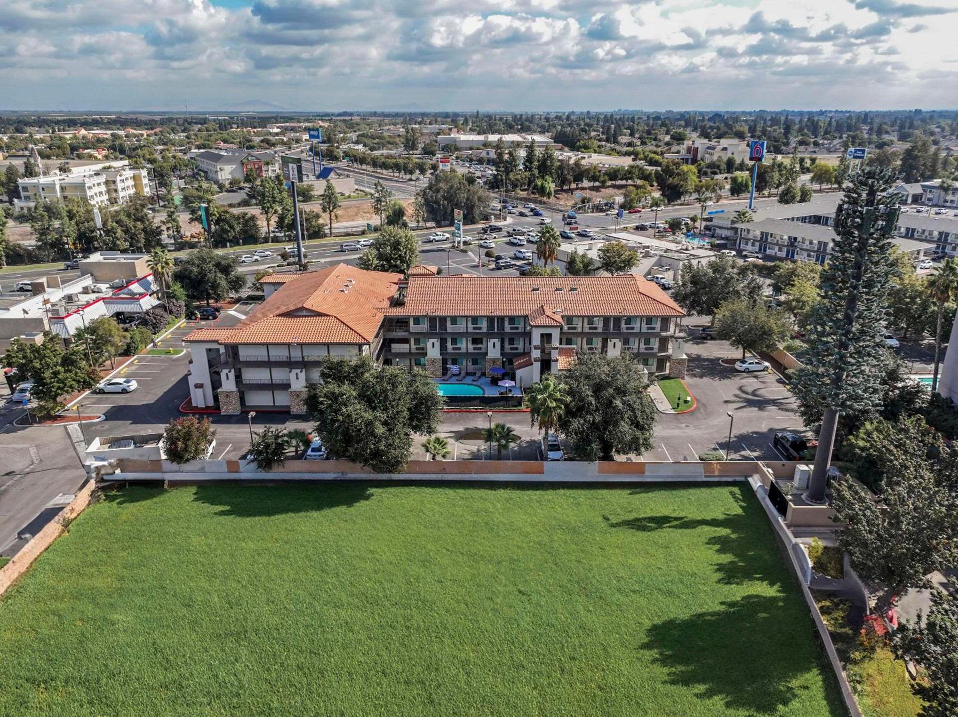 Hillstone Inn Tulare, an Ascend Collection Hotel photo 3