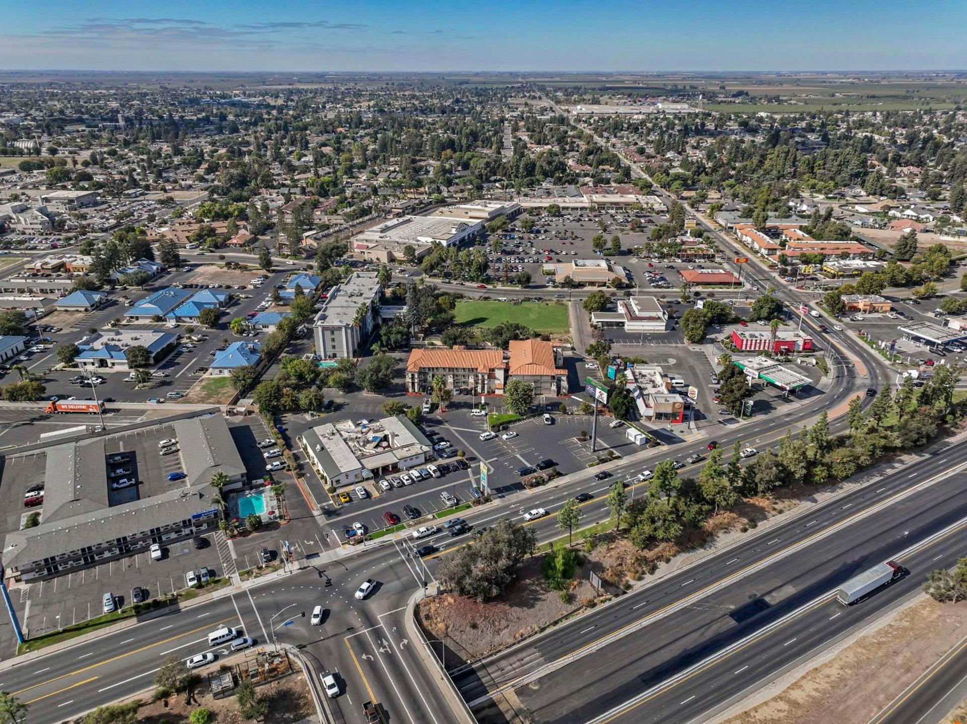 Hillstone Inn Tulare, an Ascend Collection Hotel photo 4