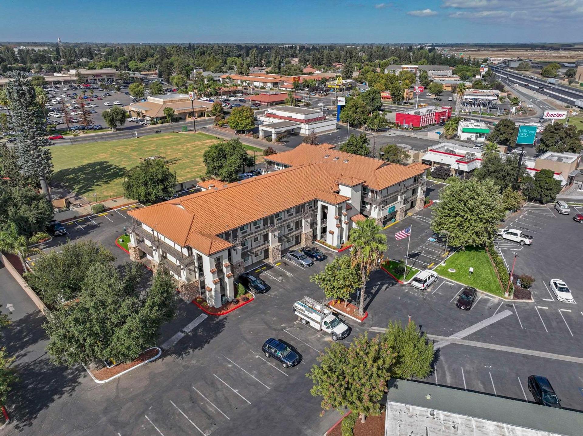 Hillstone Inn Tulare, an Ascend Collection Hotel photo 6