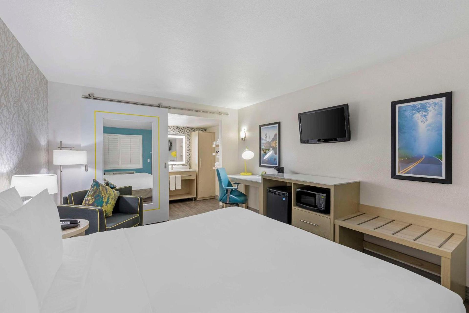 Hillstone Inn Tulare, an Ascend Collection Hotel photo 16