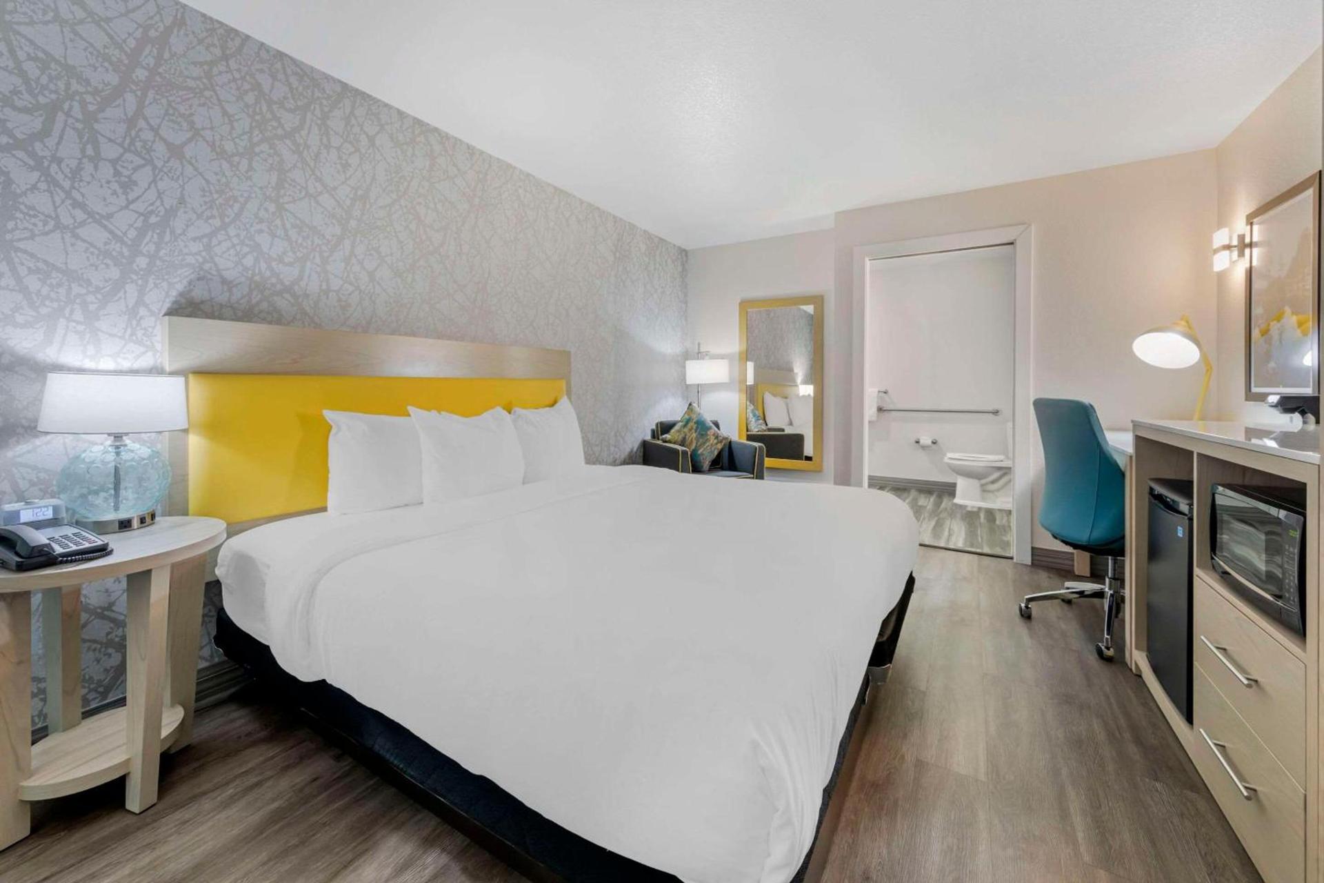 Hillstone Inn Tulare, an Ascend Collection Hotel photo 19
