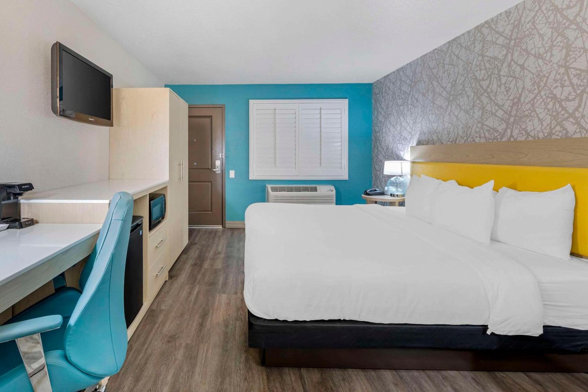 Hillstone Inn Tulare, an Ascend Collection Hotel photo 20