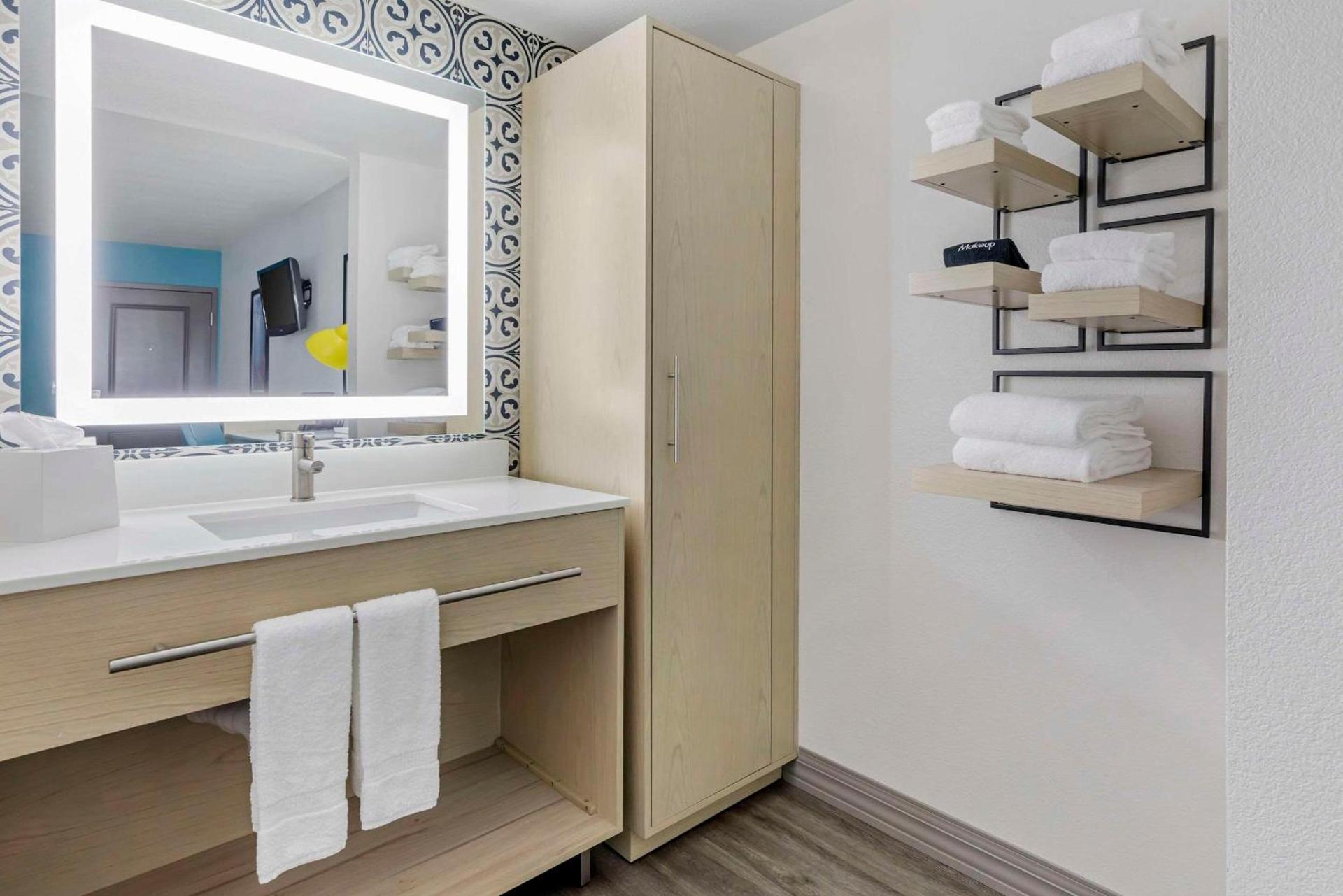Hillstone Inn Tulare, an Ascend Collection Hotel photo 23