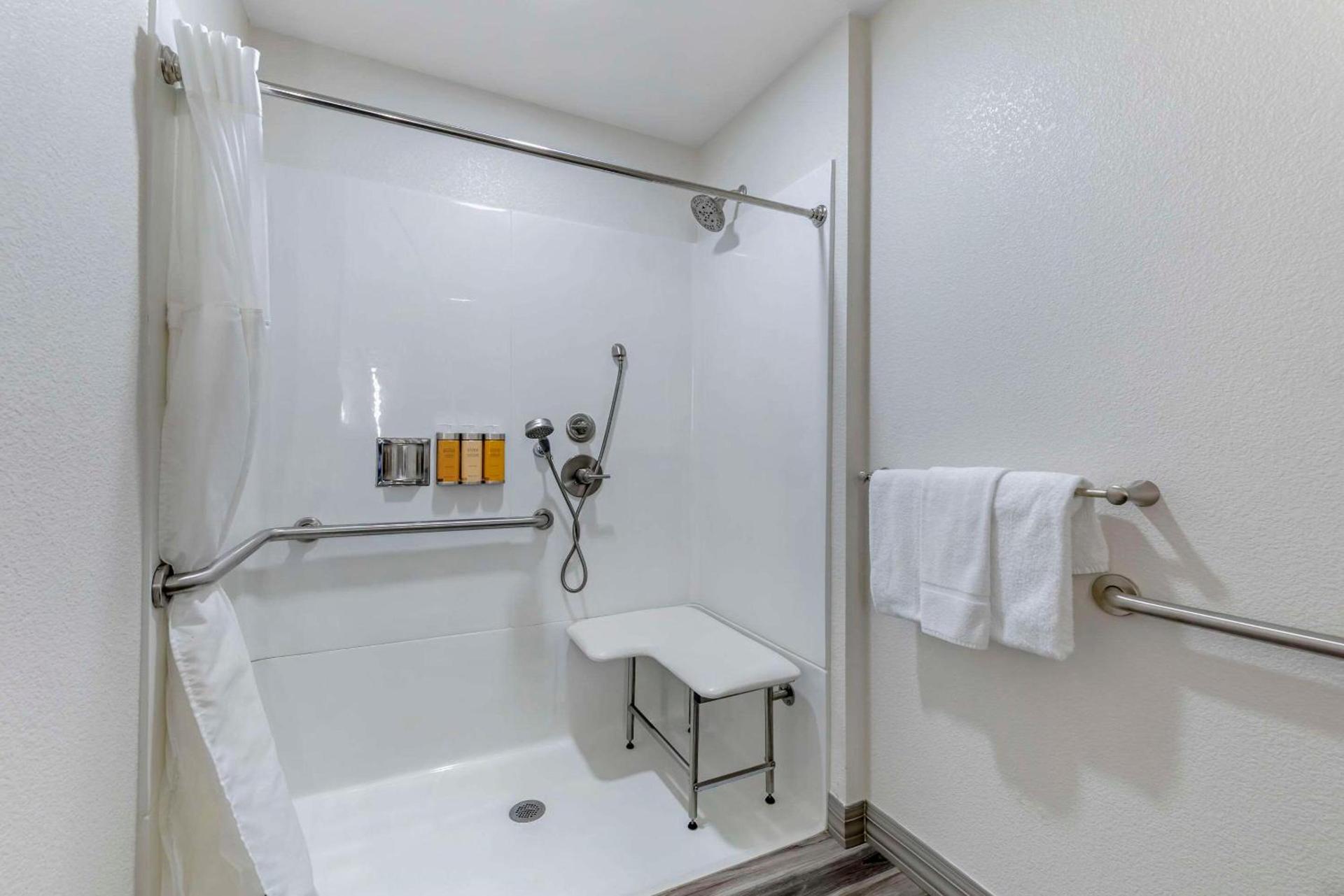 Hillstone Inn Tulare, an Ascend Collection Hotel photo 25