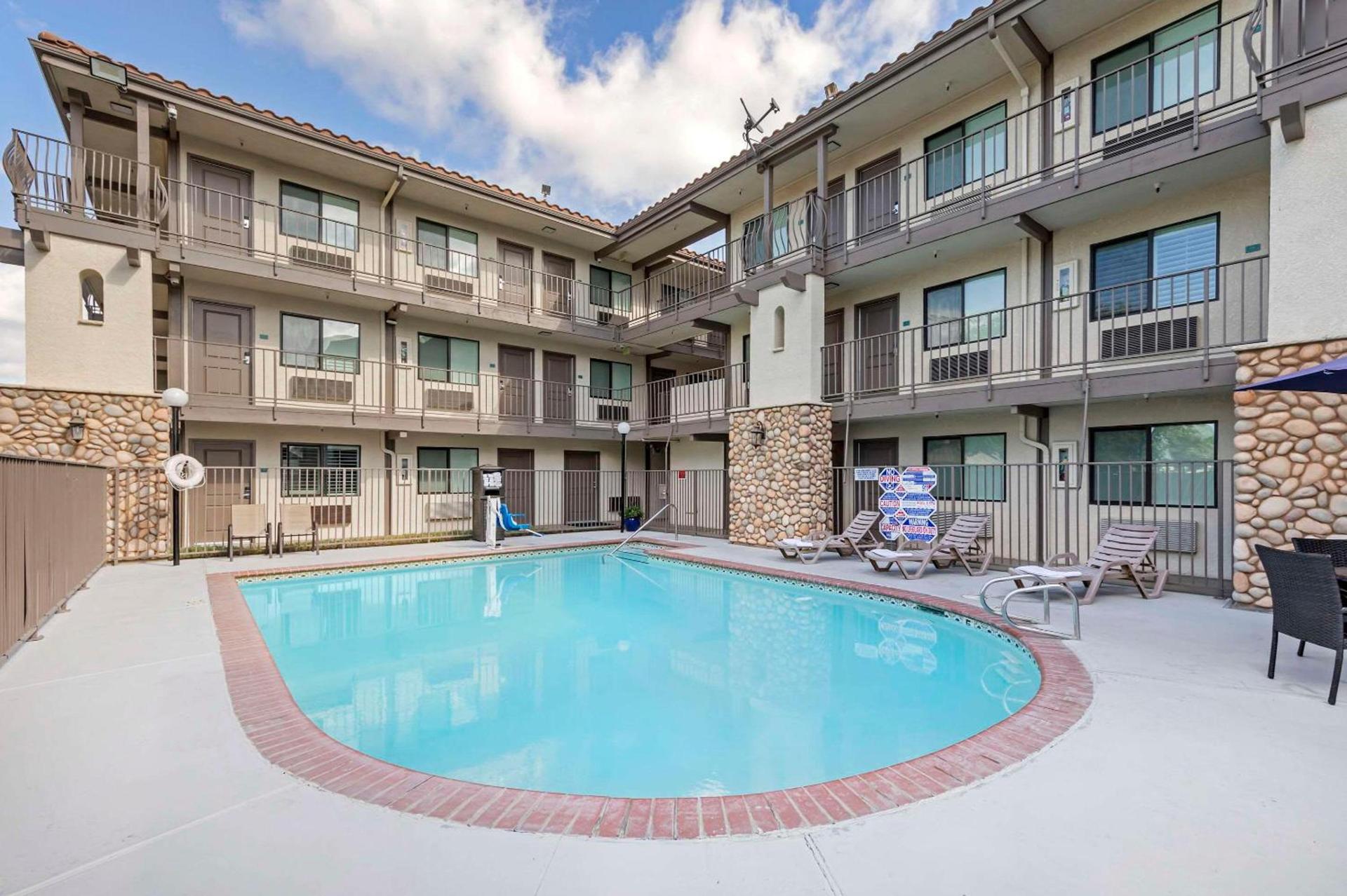 Hillstone Inn Tulare, an Ascend Collection Hotel photo 26