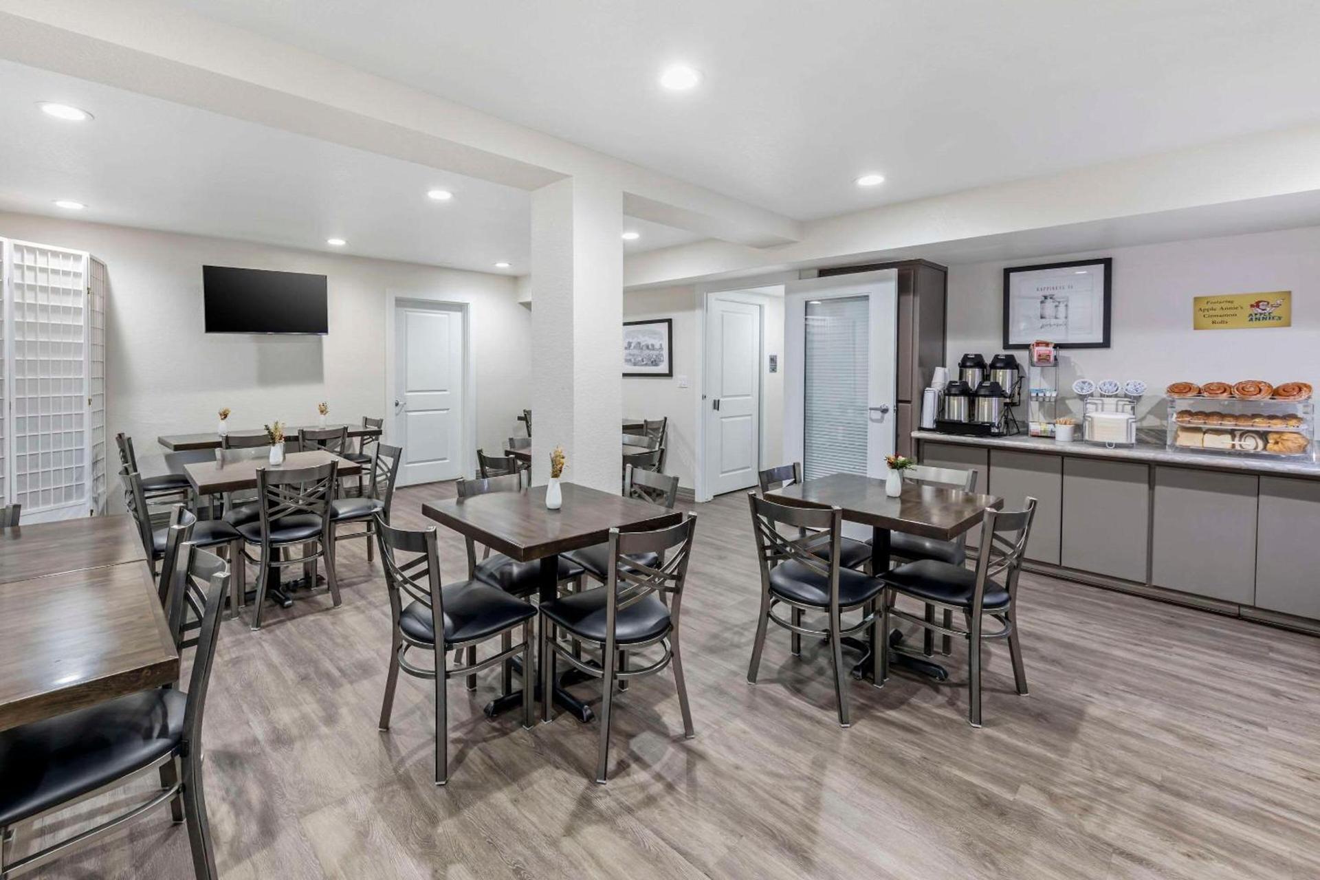 Hillstone Inn Tulare, an Ascend Collection Hotel photo 32