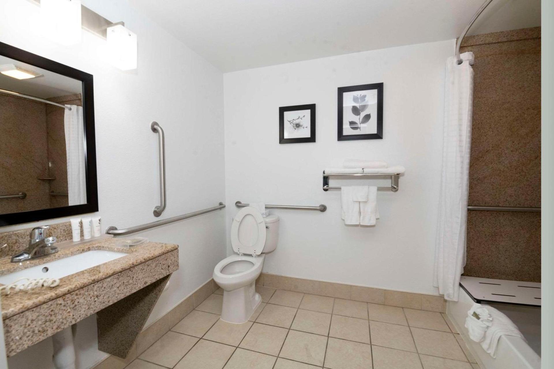 Country Inn & Suites by Radisson, Harrisburg - Hershey West, PA photo 28