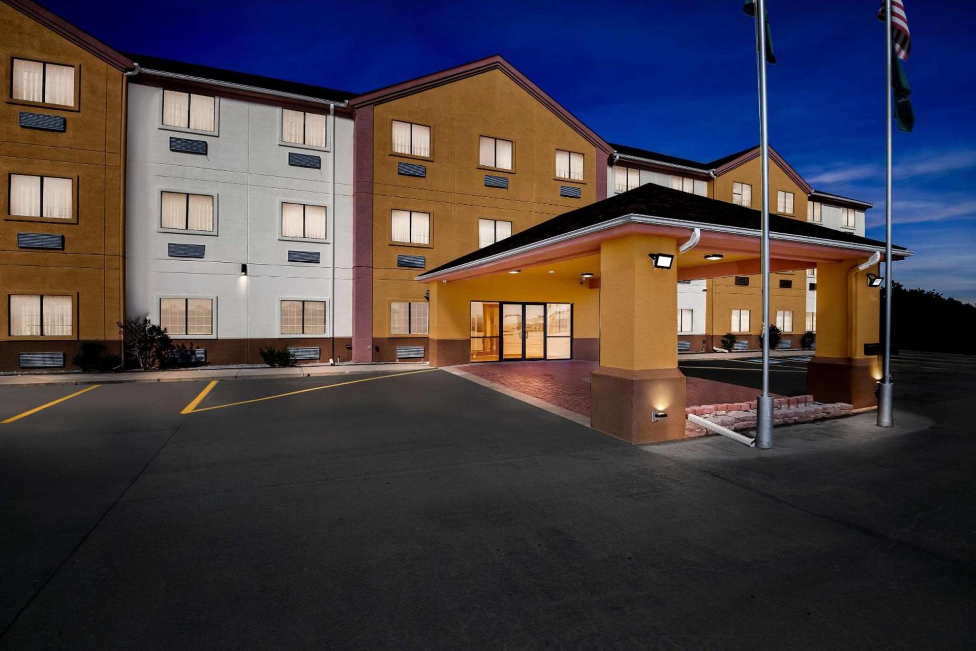 Quality Inn & Suites McAlester on Hwy 69 photo 3