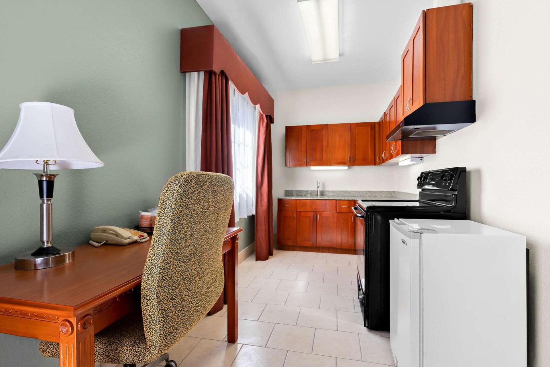 Quality Inn & Suites McAlester on Hwy 69 photo 11