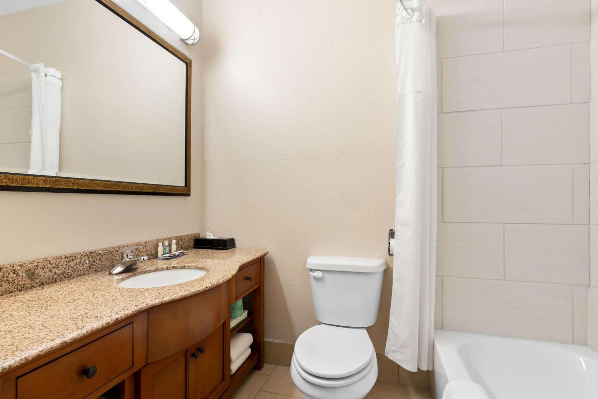 Quality Inn & Suites McAlester on Hwy 69 photo 12