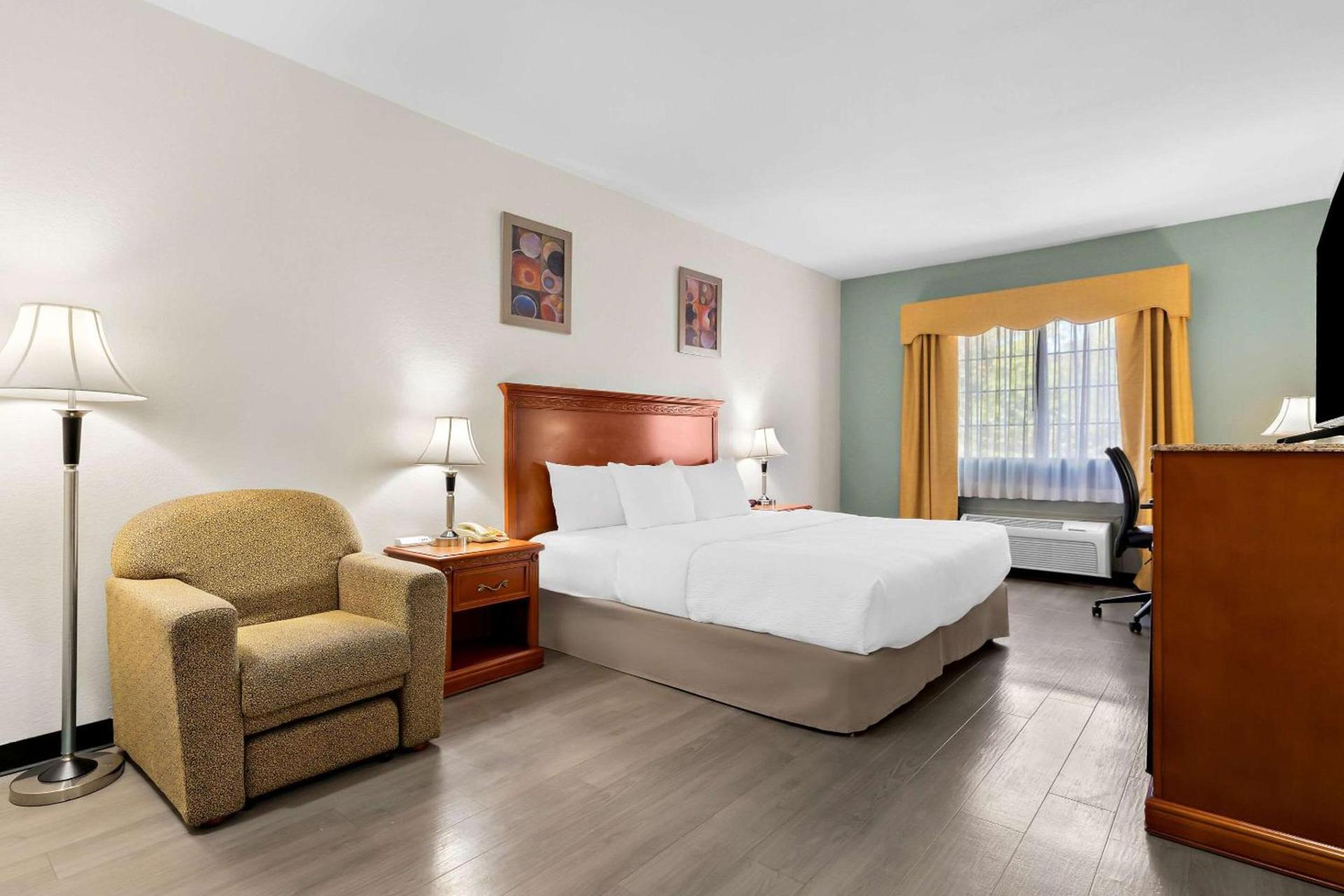 Quality Inn & Suites McAlester on Hwy 69 photo 17