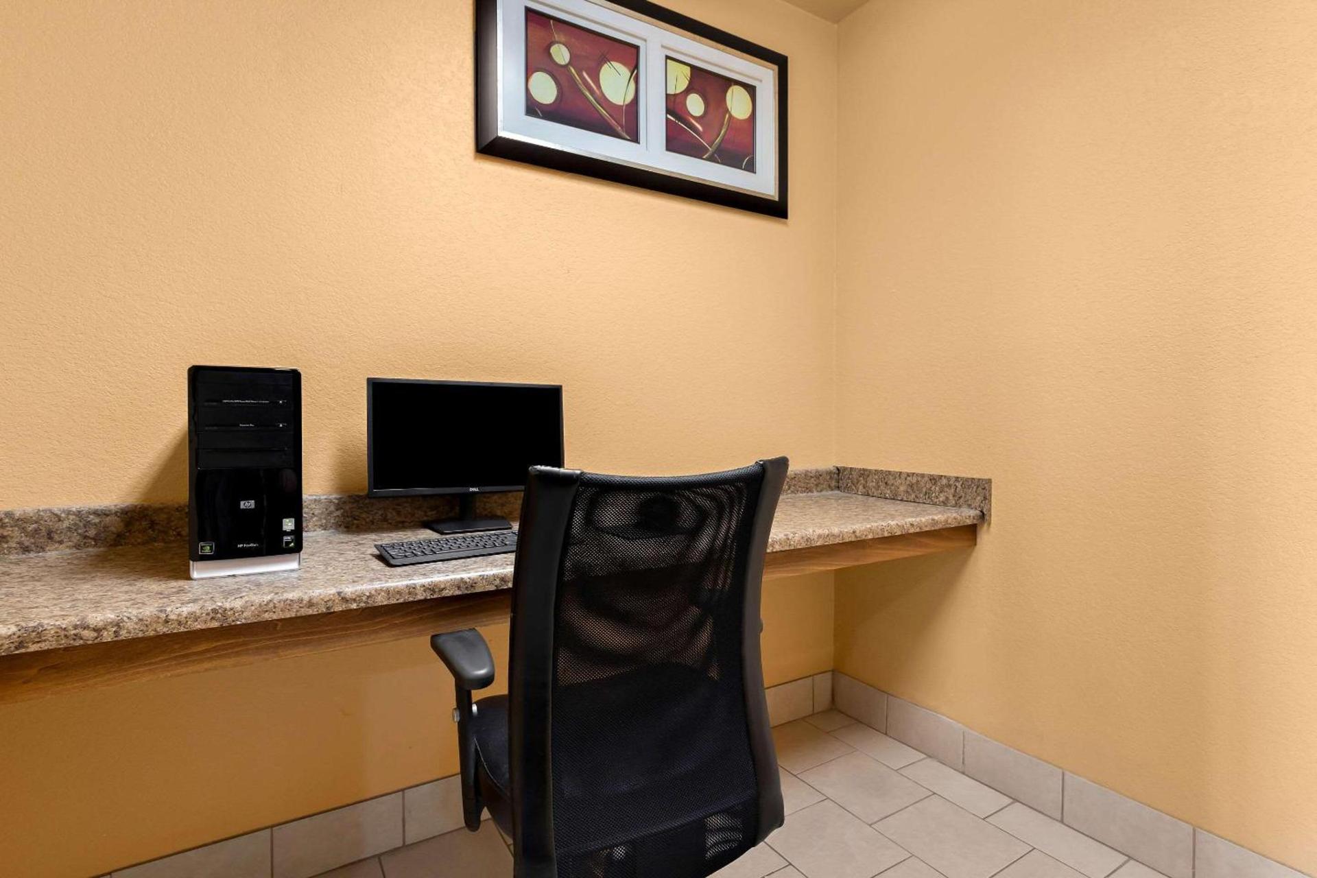Quality Inn & Suites McAlester on Hwy 69 photo 31