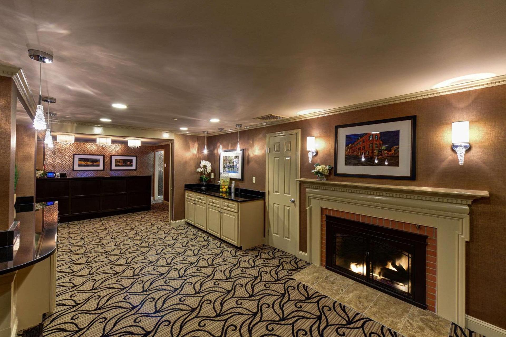 Port Inn and Suites Portsmouth, an Ascend Collection Hotel photo 3