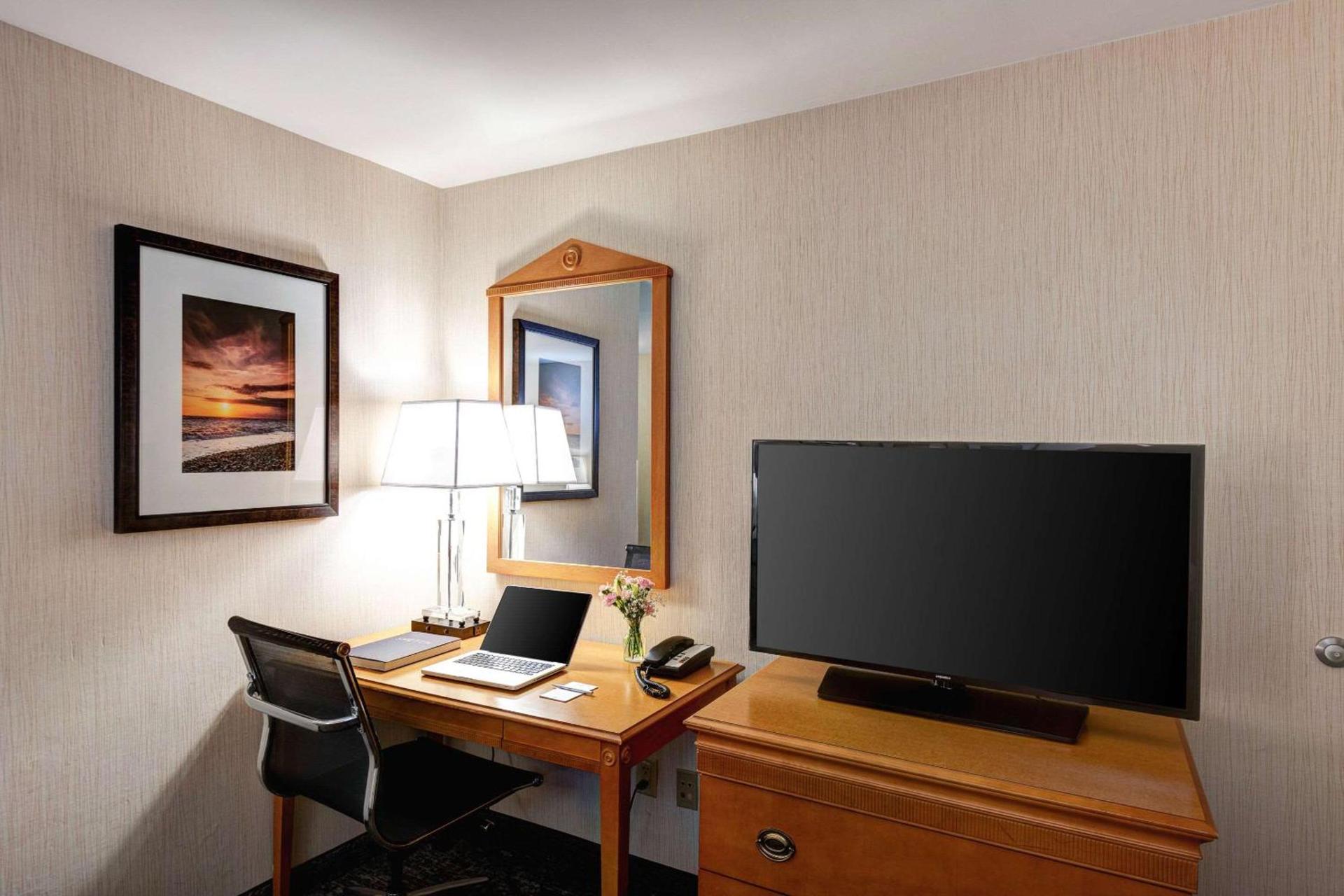 Port Inn and Suites Portsmouth, an Ascend Collection Hotel photo 16
