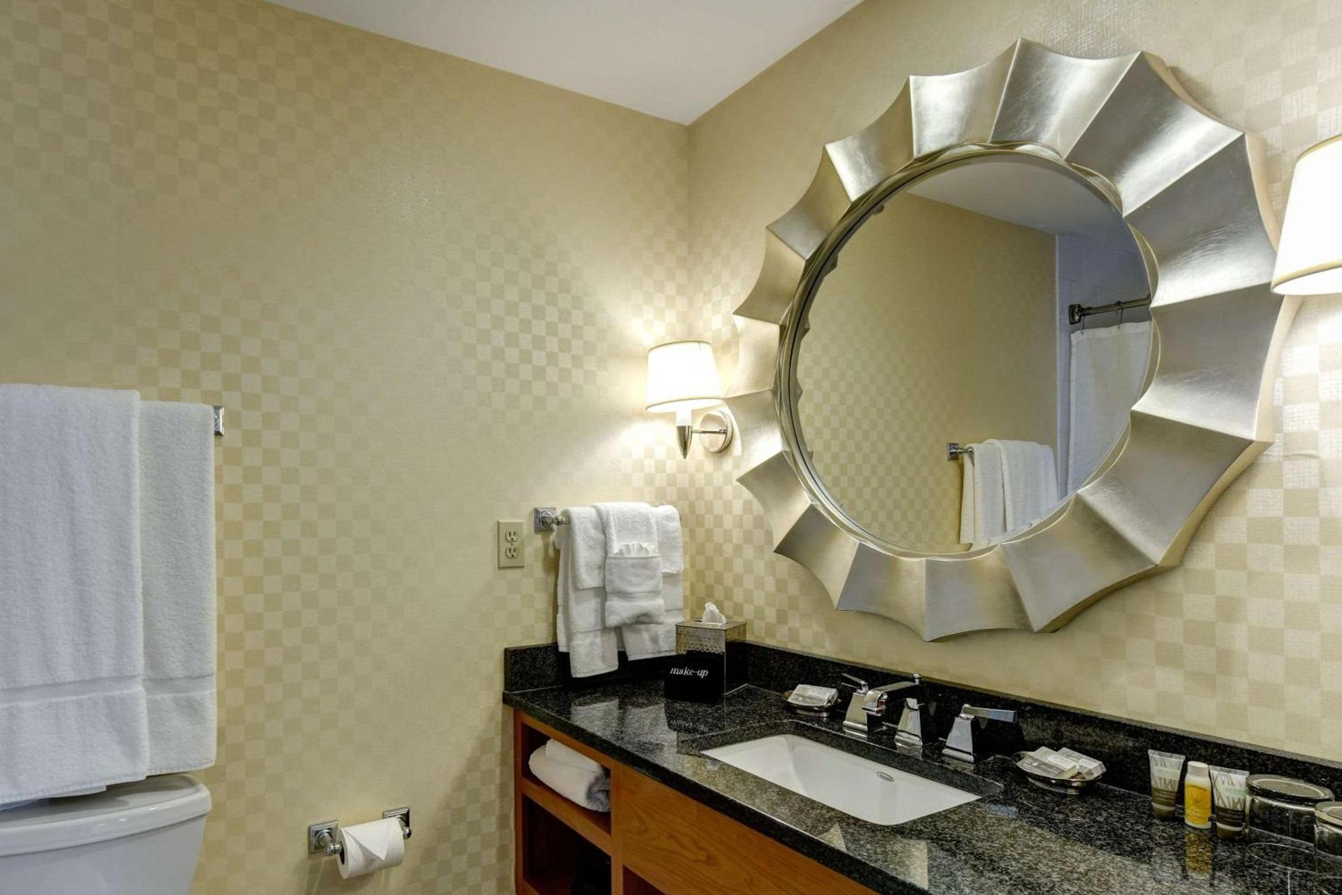 Port Inn and Suites Portsmouth, an Ascend Collection Hotel photo 24