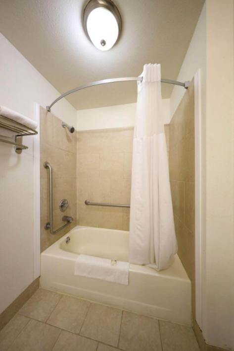 Copley Inn & Suites By OYO Akron OH photo 23