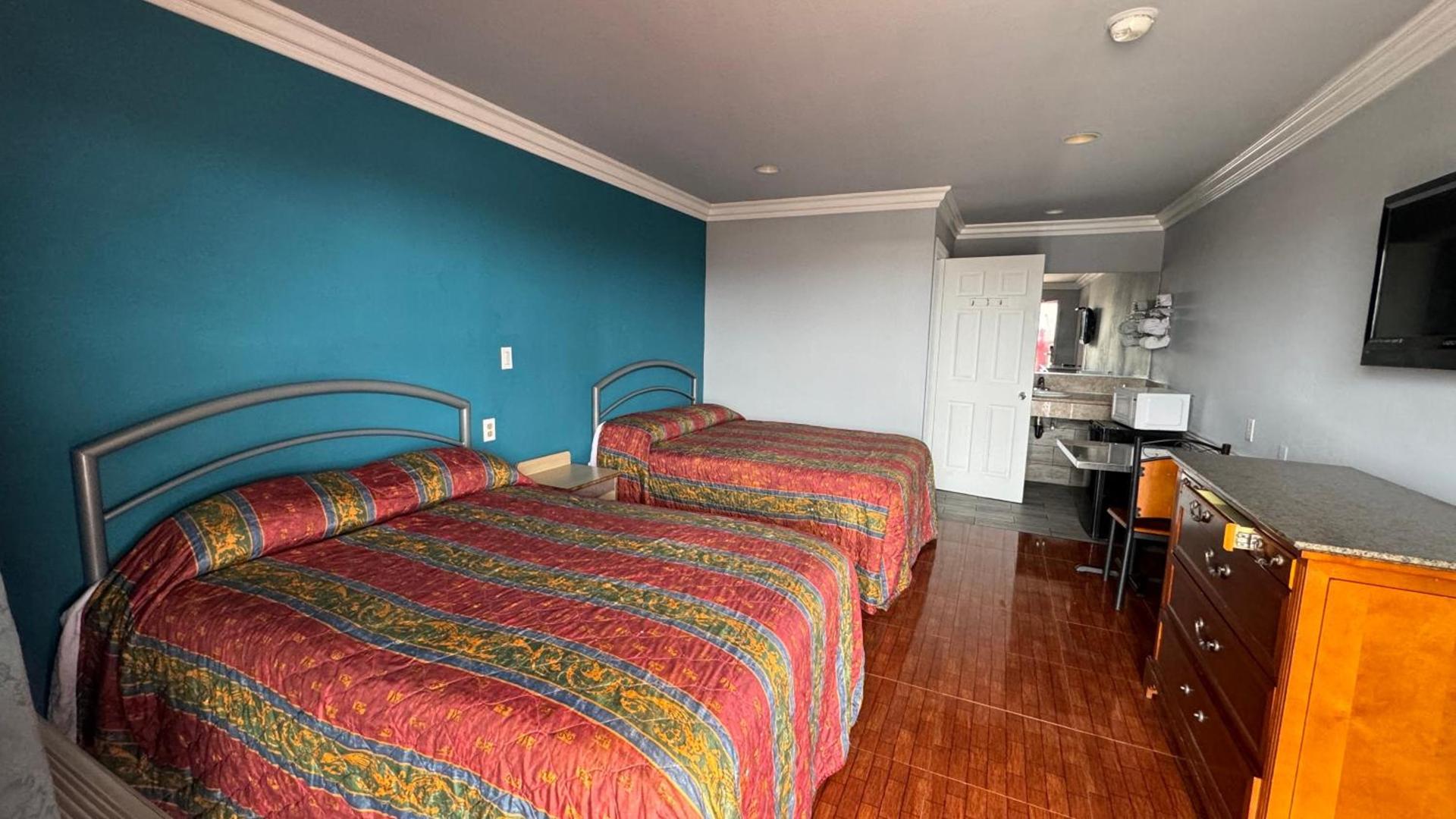 Hiland Motel photo 28