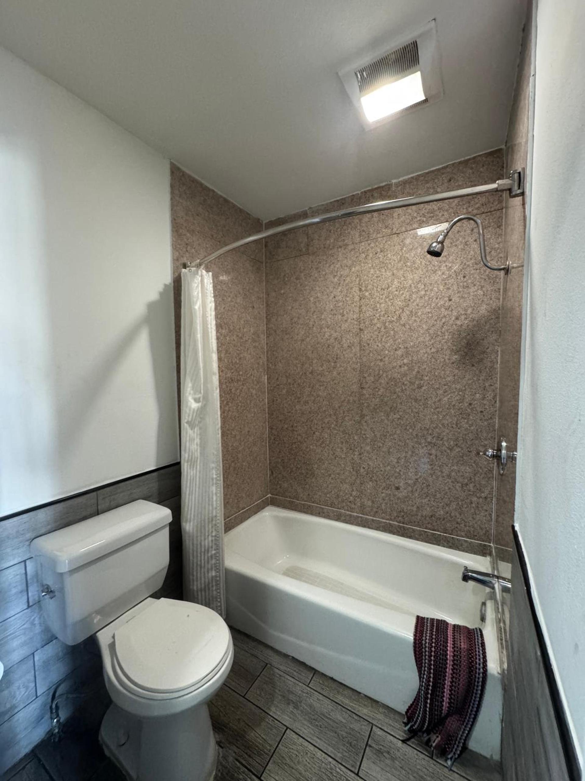 Hiland Motel photo 23