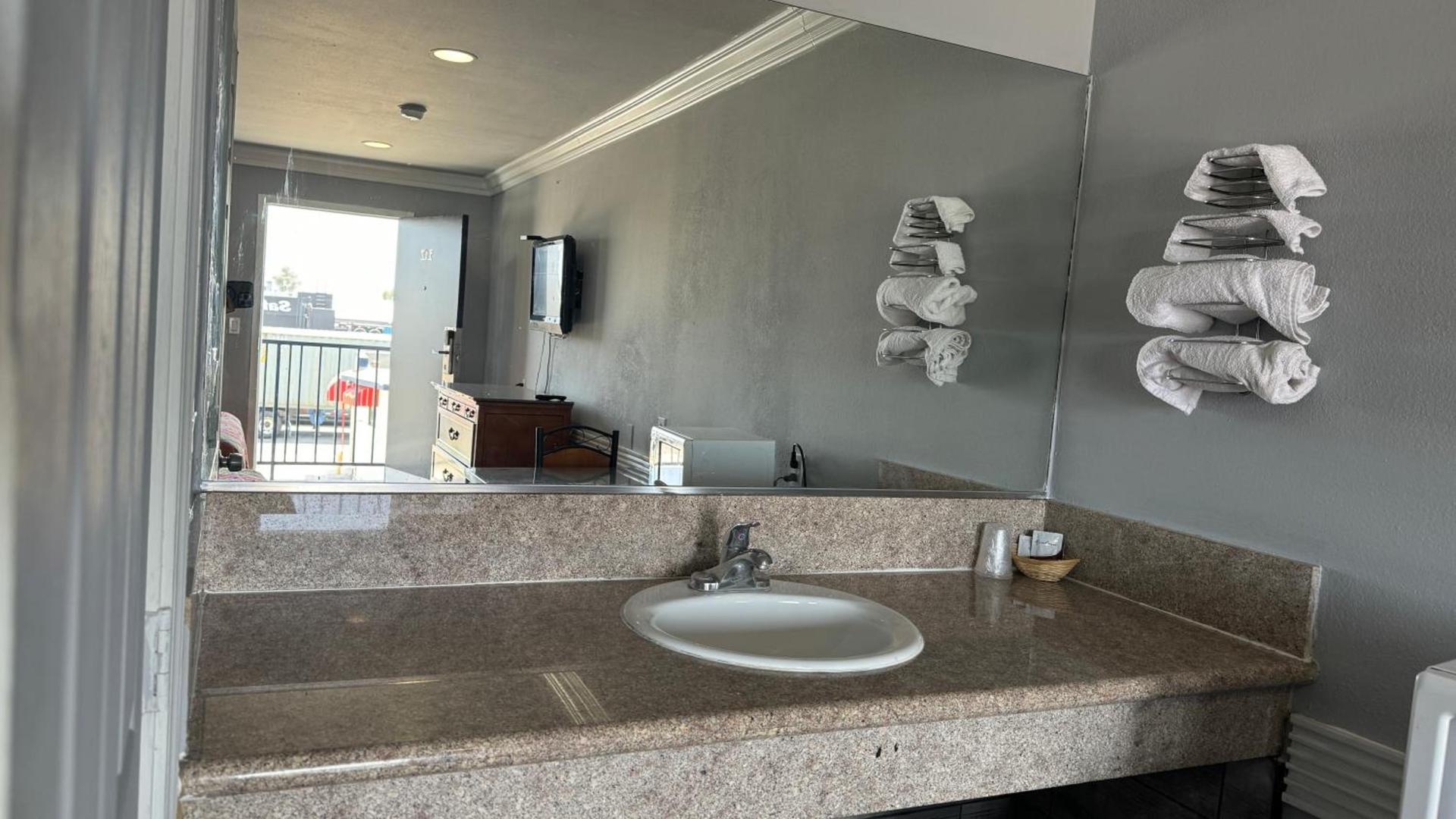 Hiland Motel photo 12
