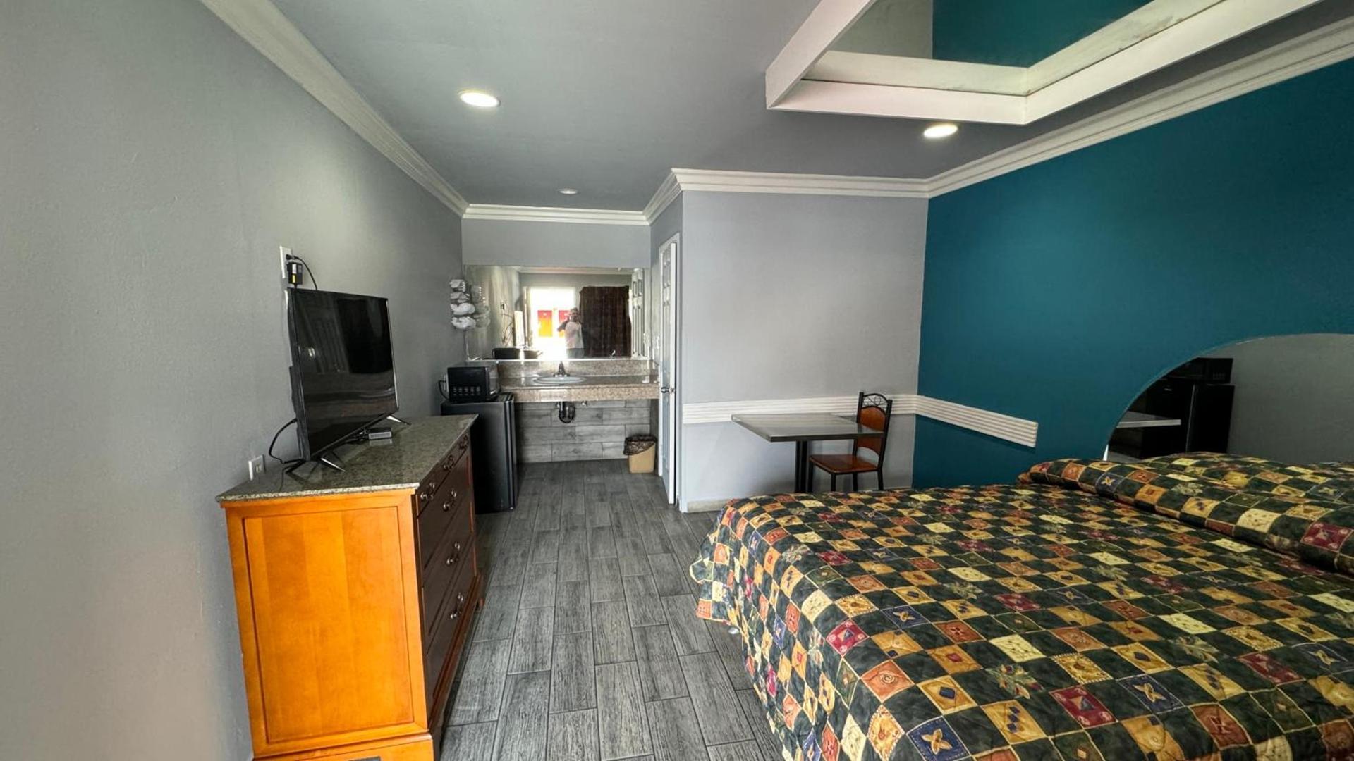 Hiland Motel photo 9