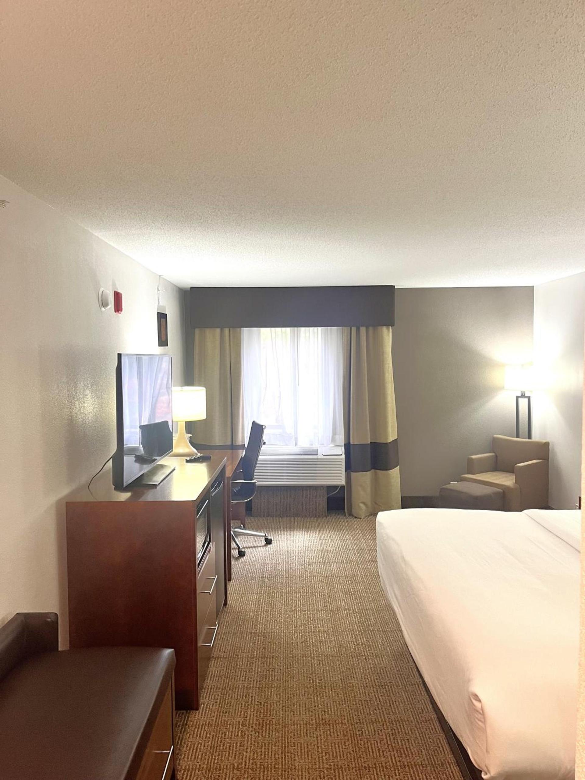 Comfort Inn & Suites Jackson North photo 49