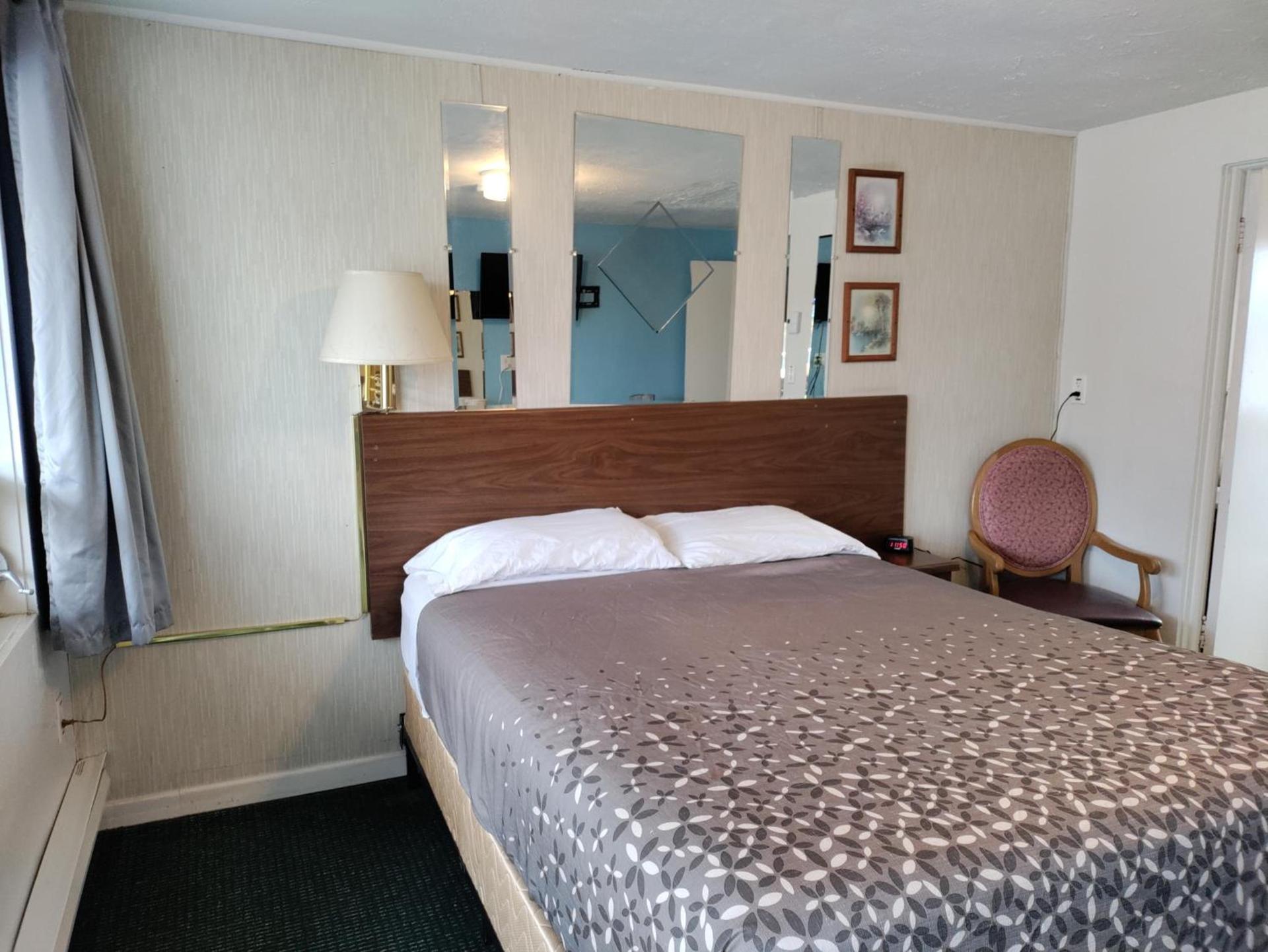 Eight Bar B Motel photo 24