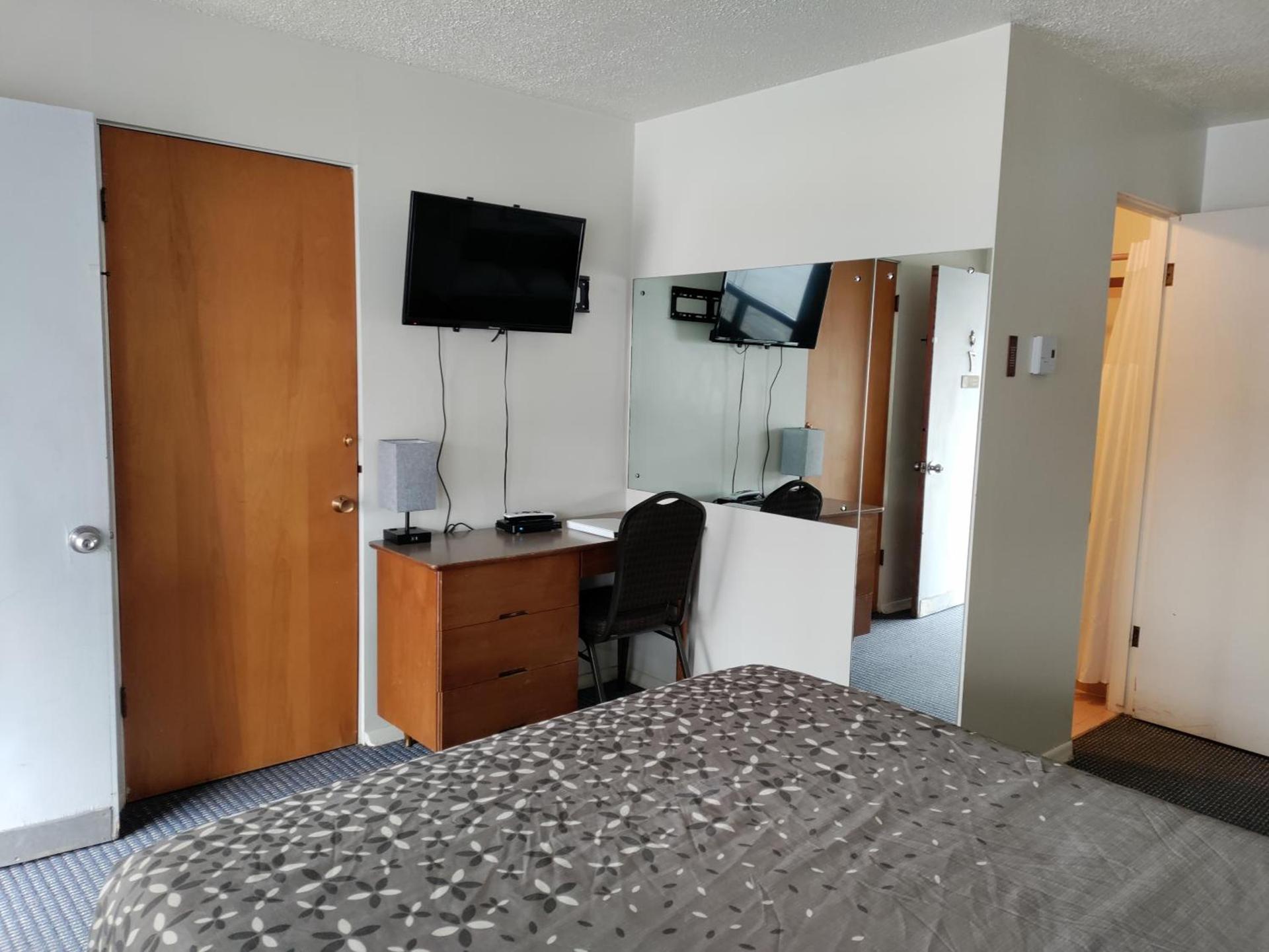 Eight Bar B Motel photo 14