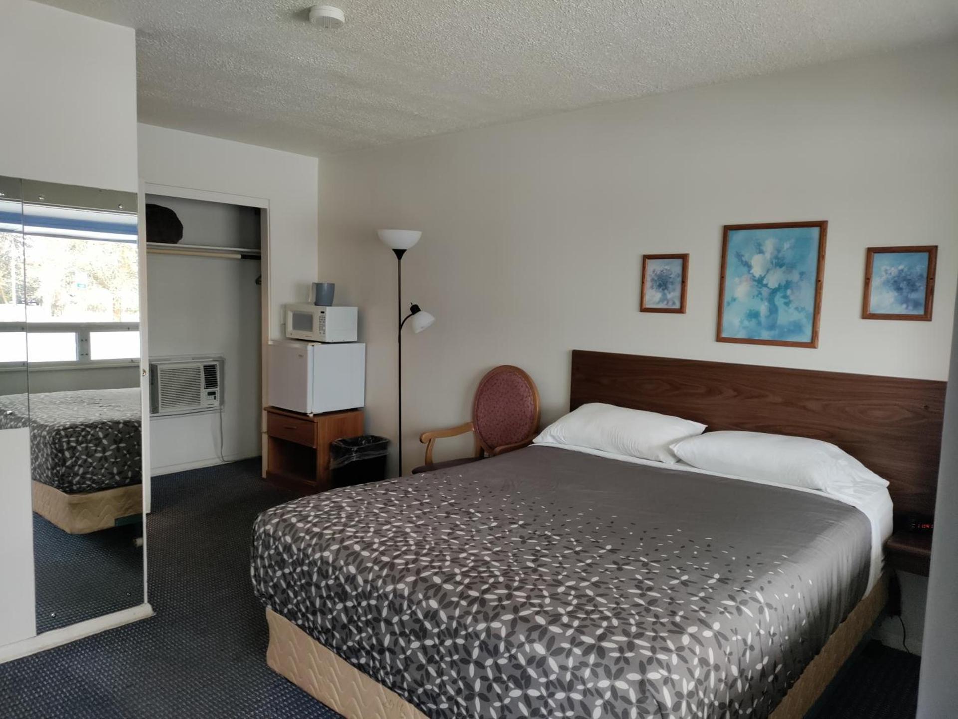 Eight Bar B Motel photo 15