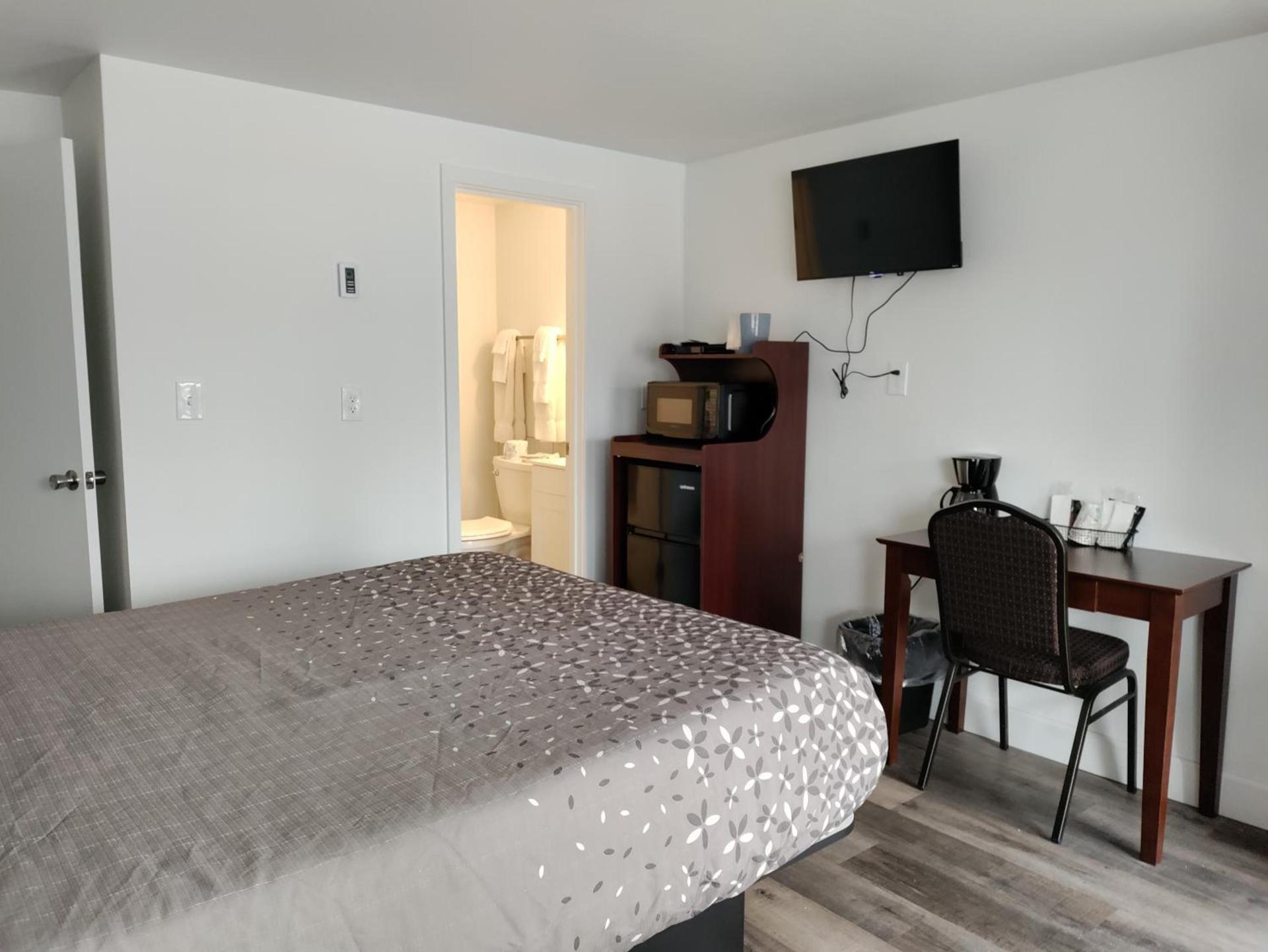 Eight Bar B Motel photo 2
