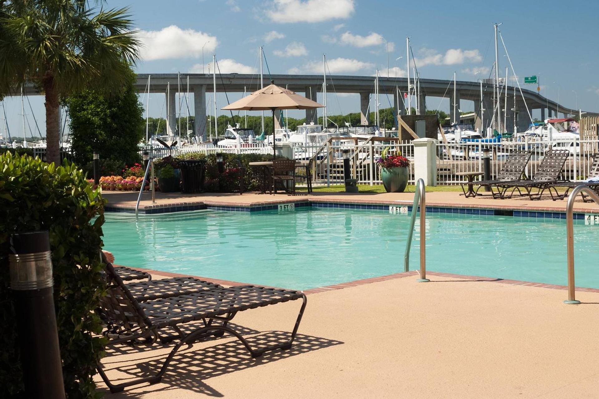 Courtyard Charleston Waterfront photo 46