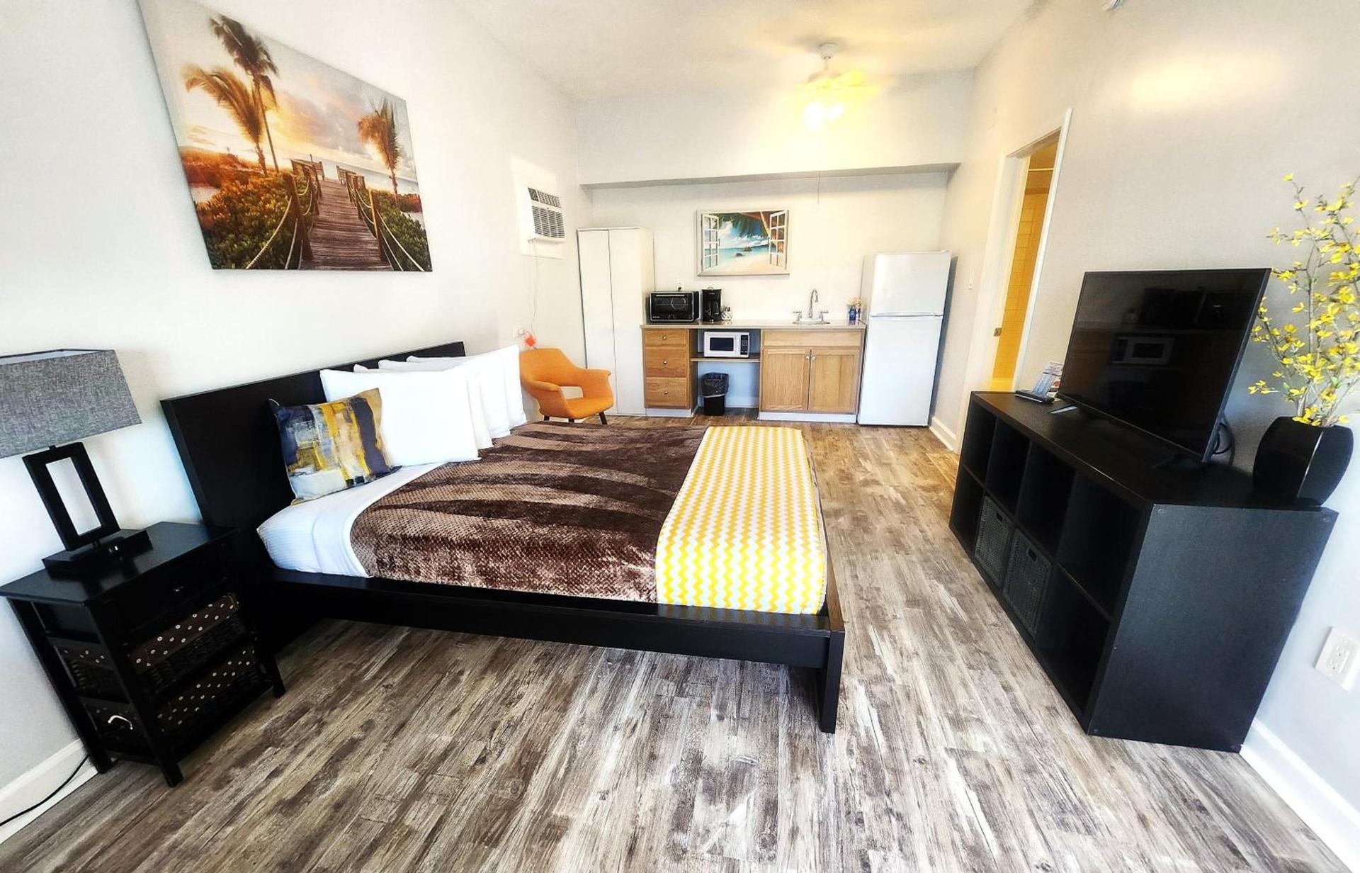 Johns Pass Beach Motel photo 42