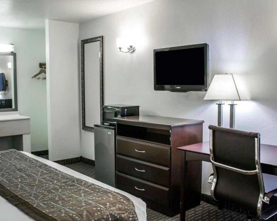 Copley Inn & Suites By OYO Akron OH photo 26