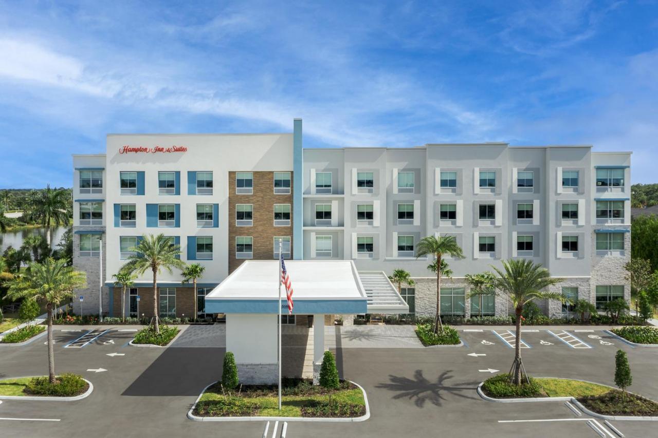Hampton Inn & Suites Naples South photo 2
