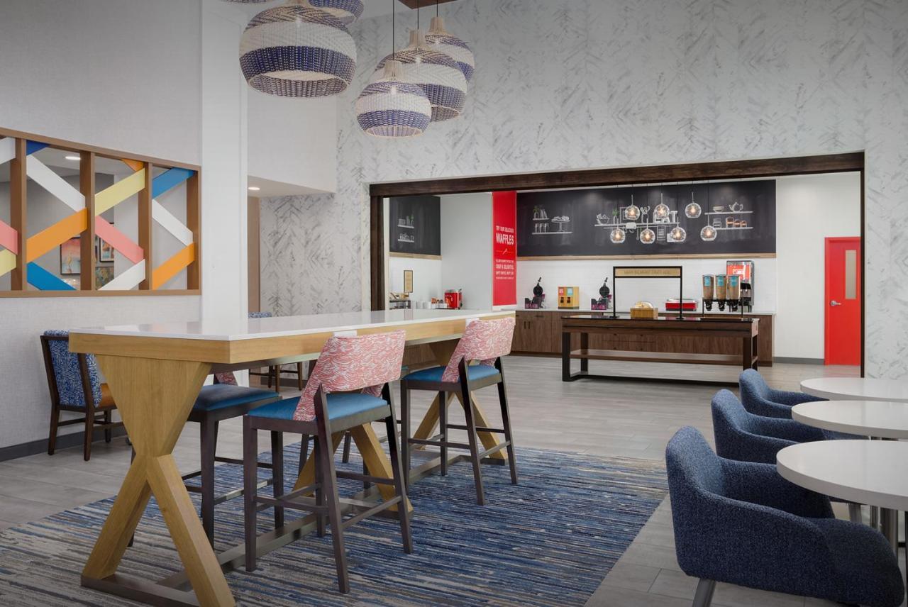 Hampton Inn & Suites Naples South photo 14